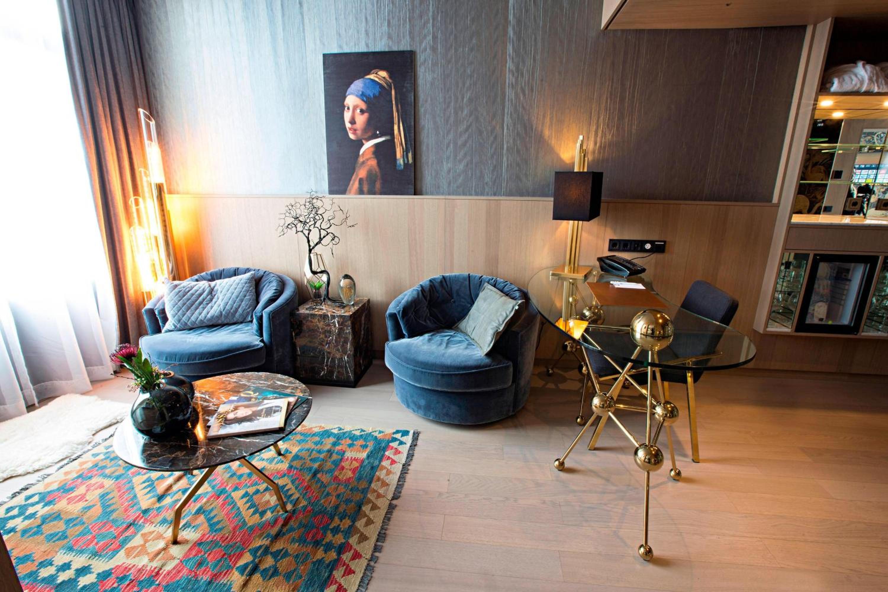 Design King Suite with Canal View photo 2