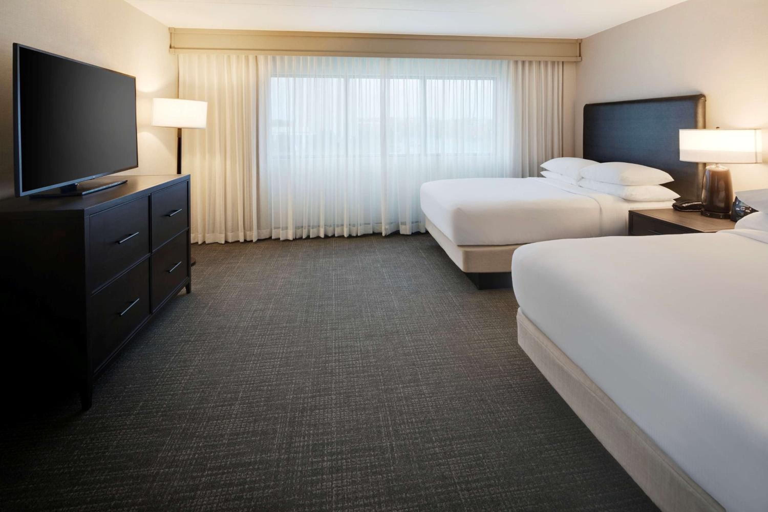 Executive Suite with Two Double Beds - Photo 4