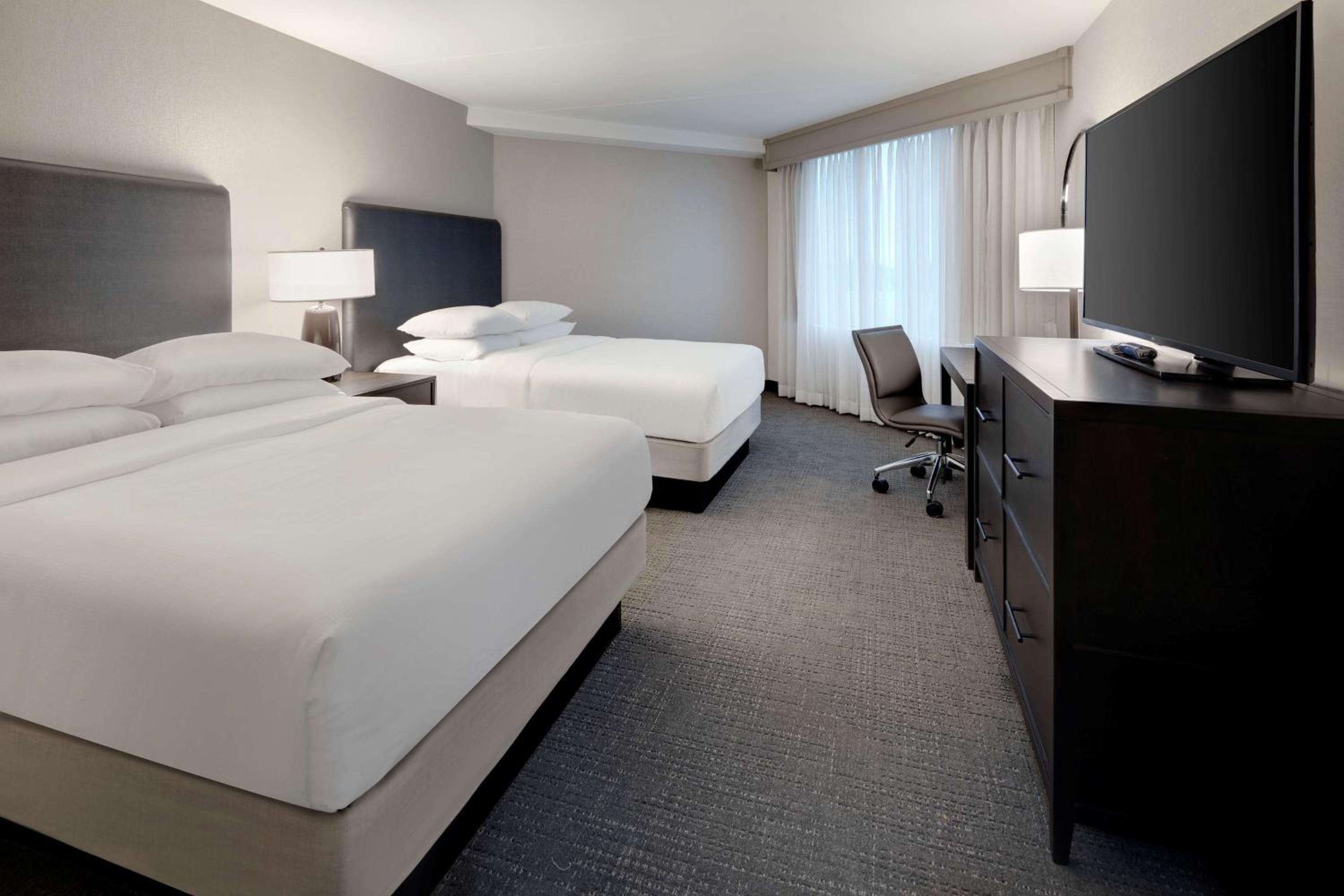Suite with Two Double Beds - Photo 1