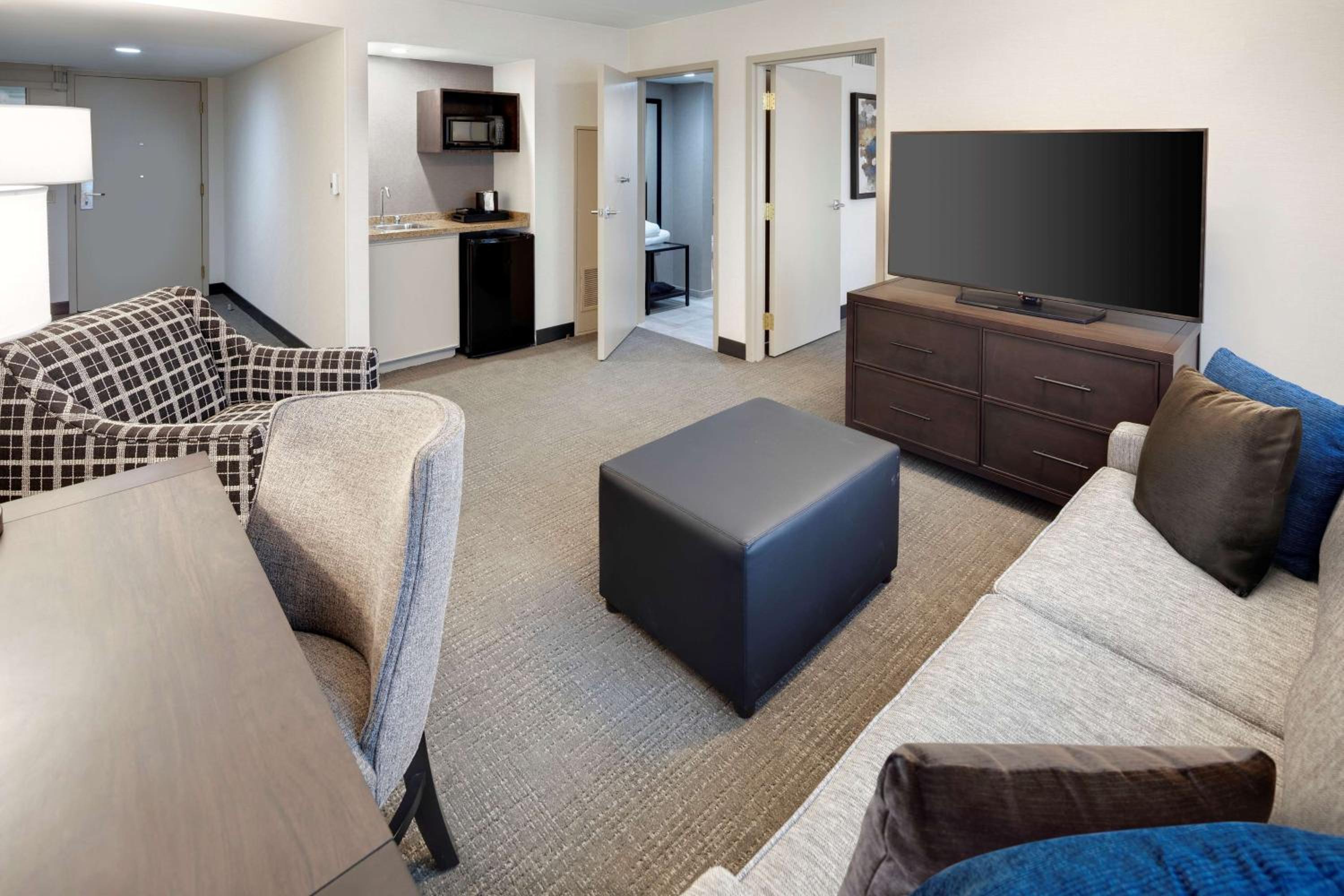 King Suite with Roll-In Shower - Mobility Accessible - Photo 3