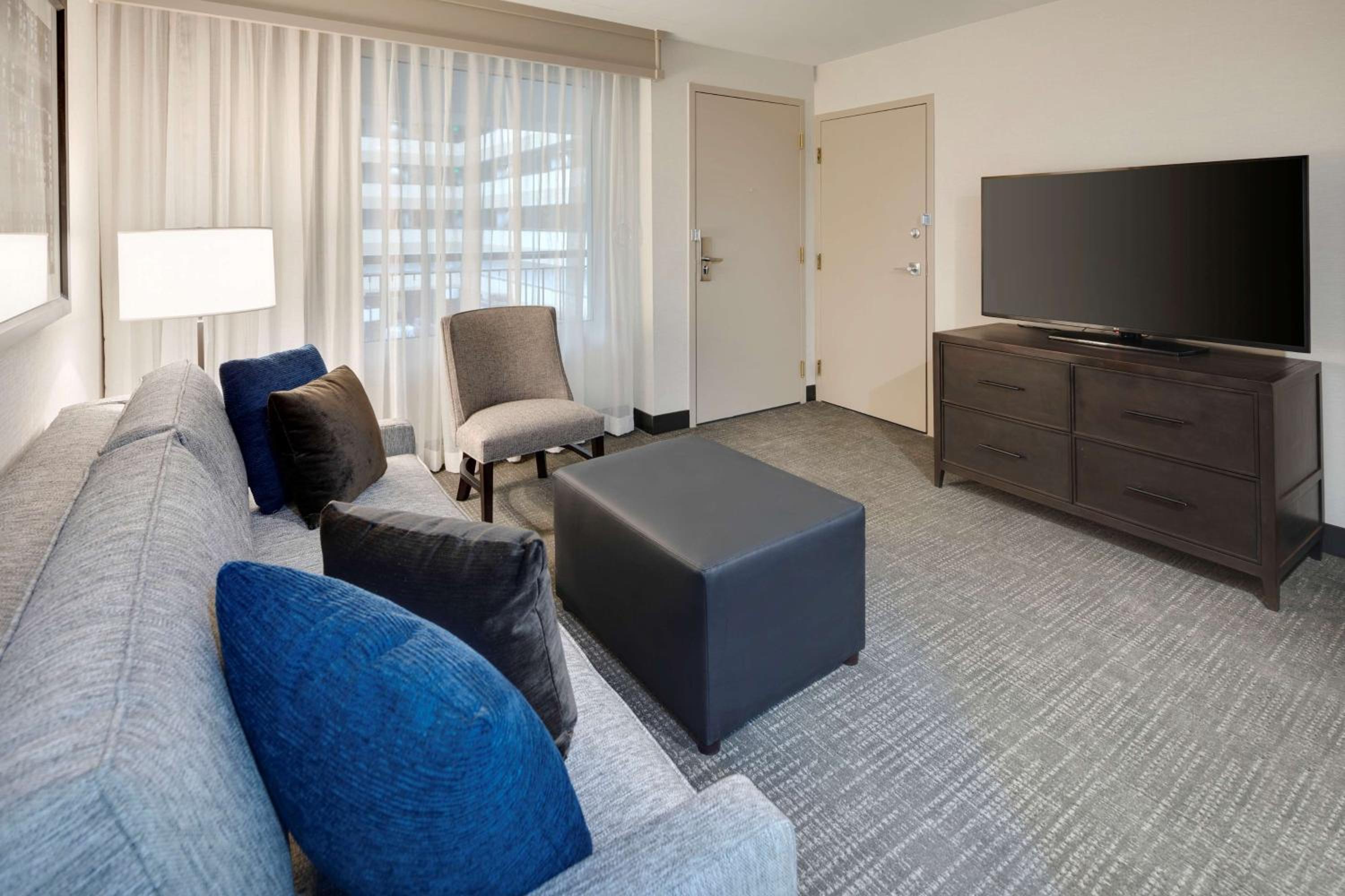 King Suite with Tub - Mobility Accessible - Photo 2