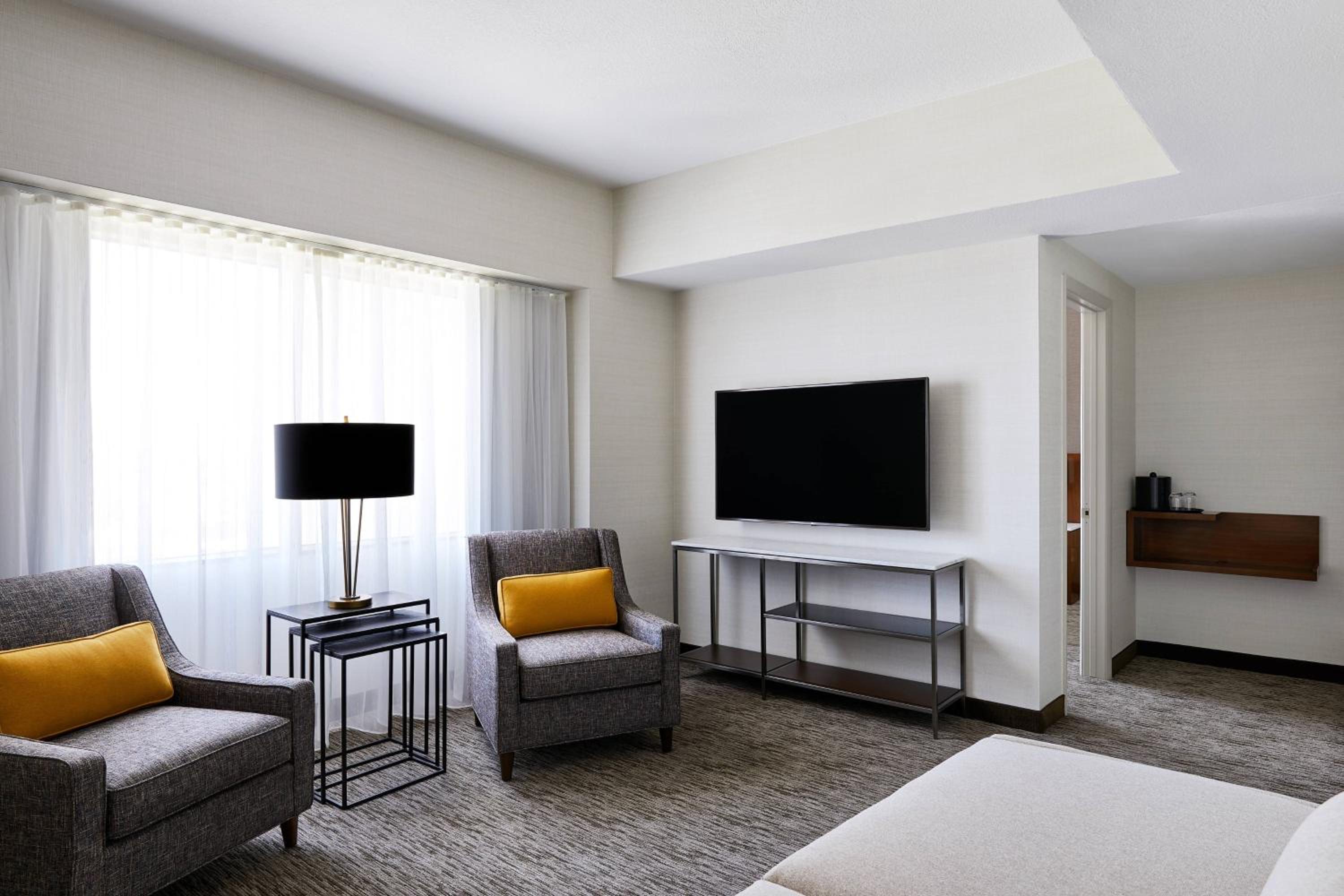 One Bedroom Junior Suite with King Bed - Photo 3