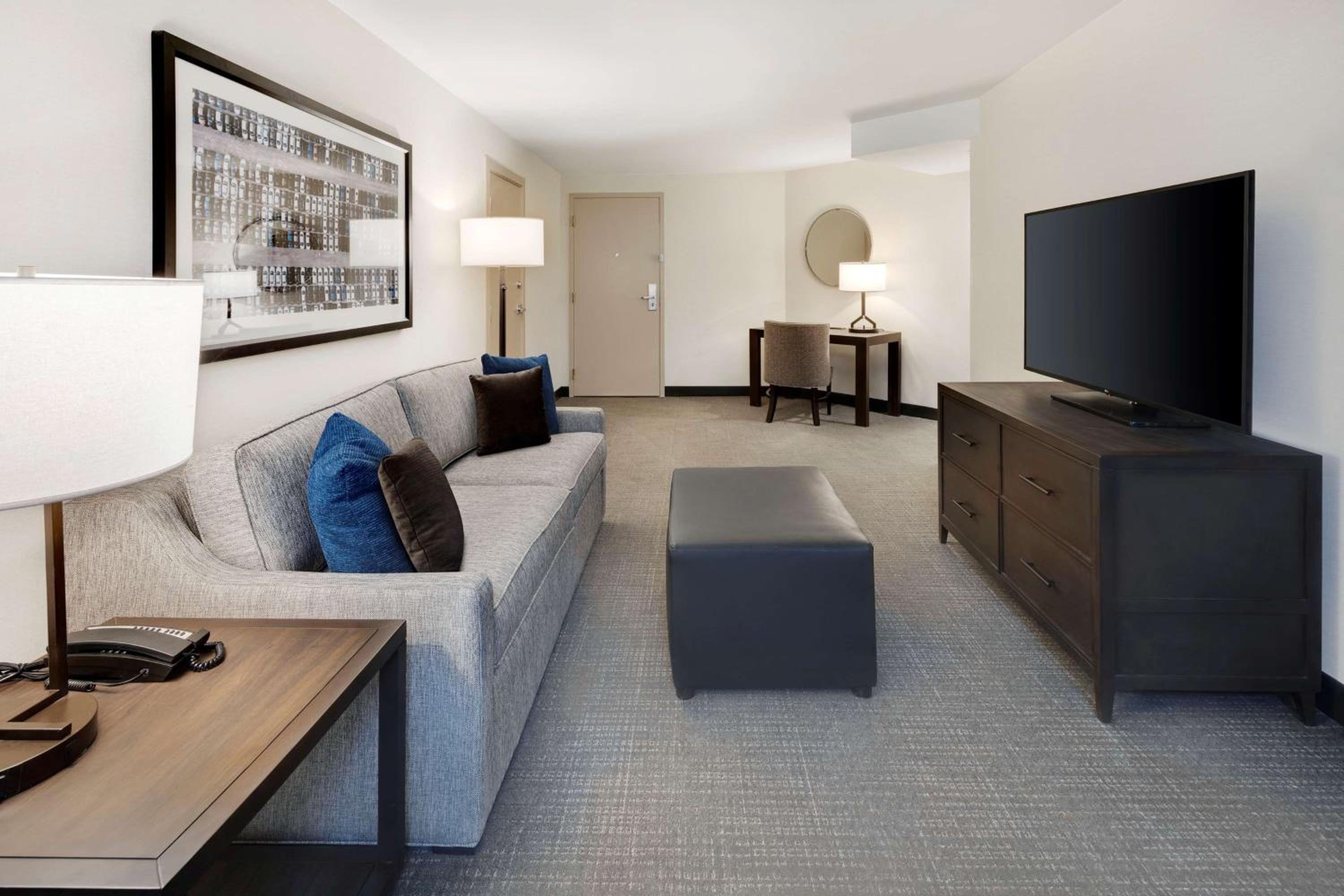 Executive King Suite - Photo 2