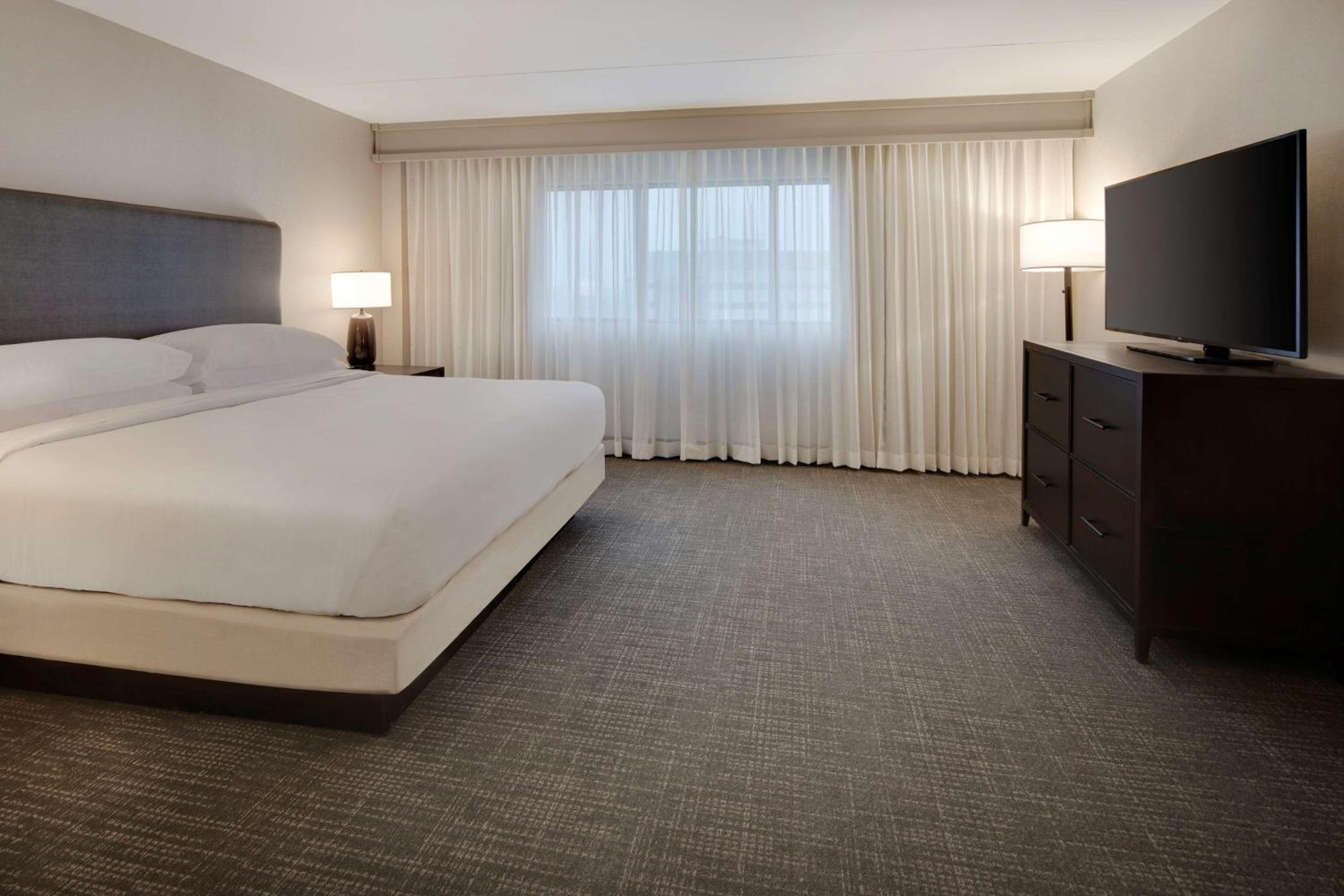 Executive King Suite - Photo 4