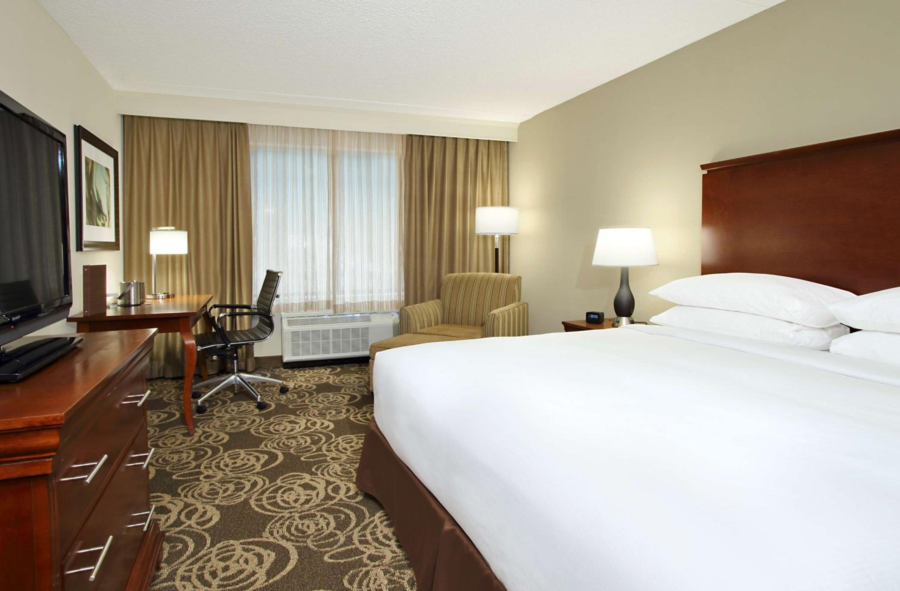 King Room - Non-Smoking - Photo 4