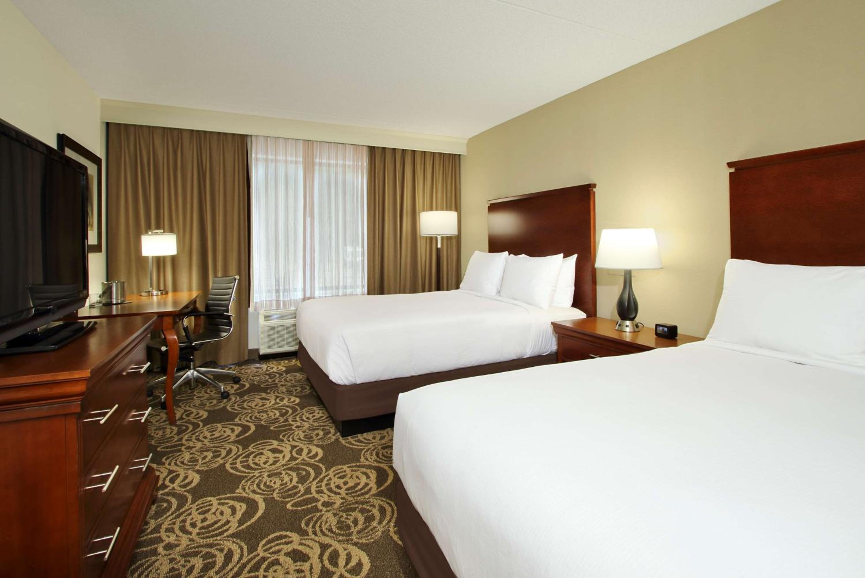 Double Room with Two Double Beds - Non-Smoking - Photo 3