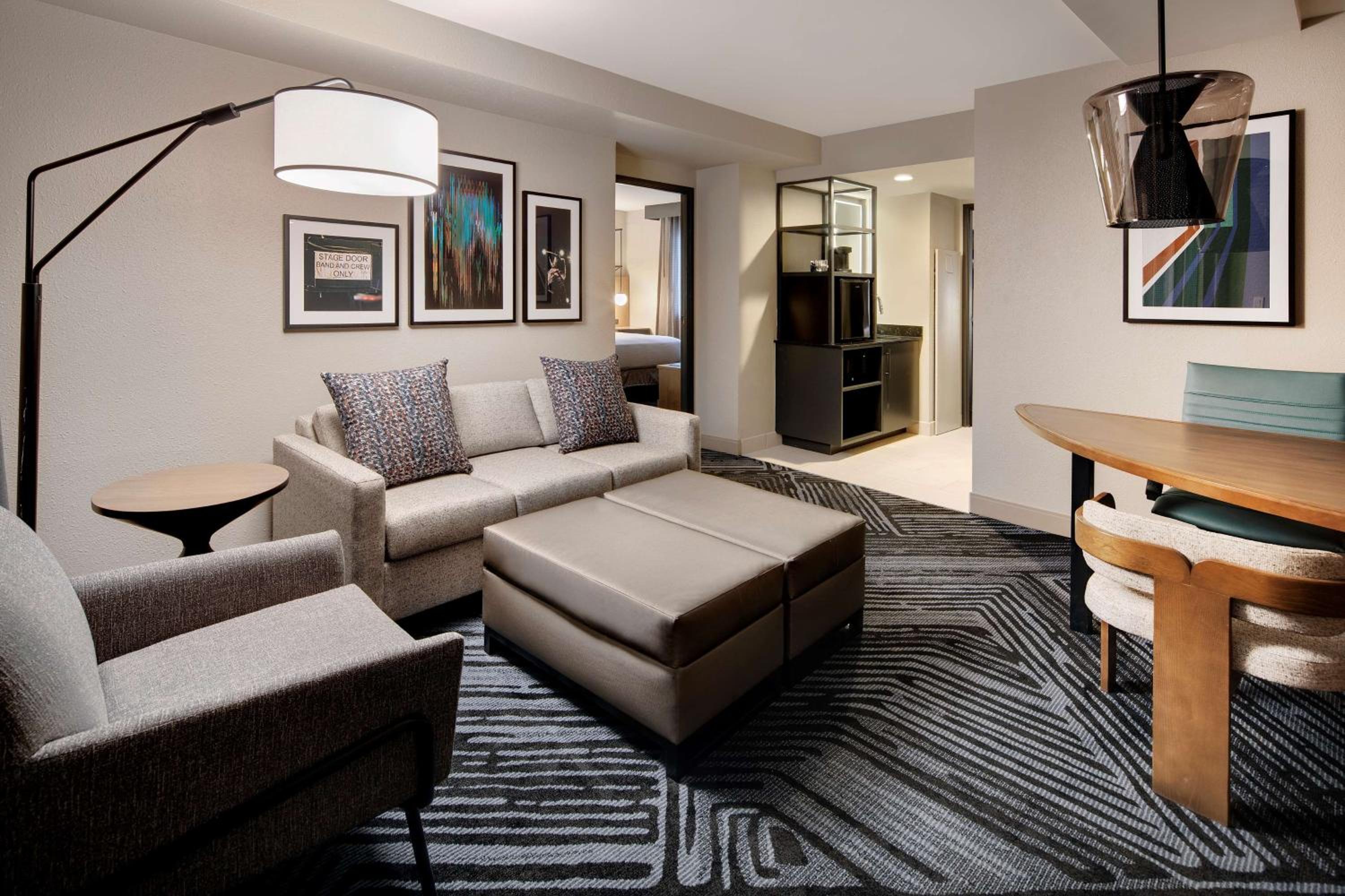 Queen Corner Room with Two Queen Beds - Mobility Accessible - Photo 1
