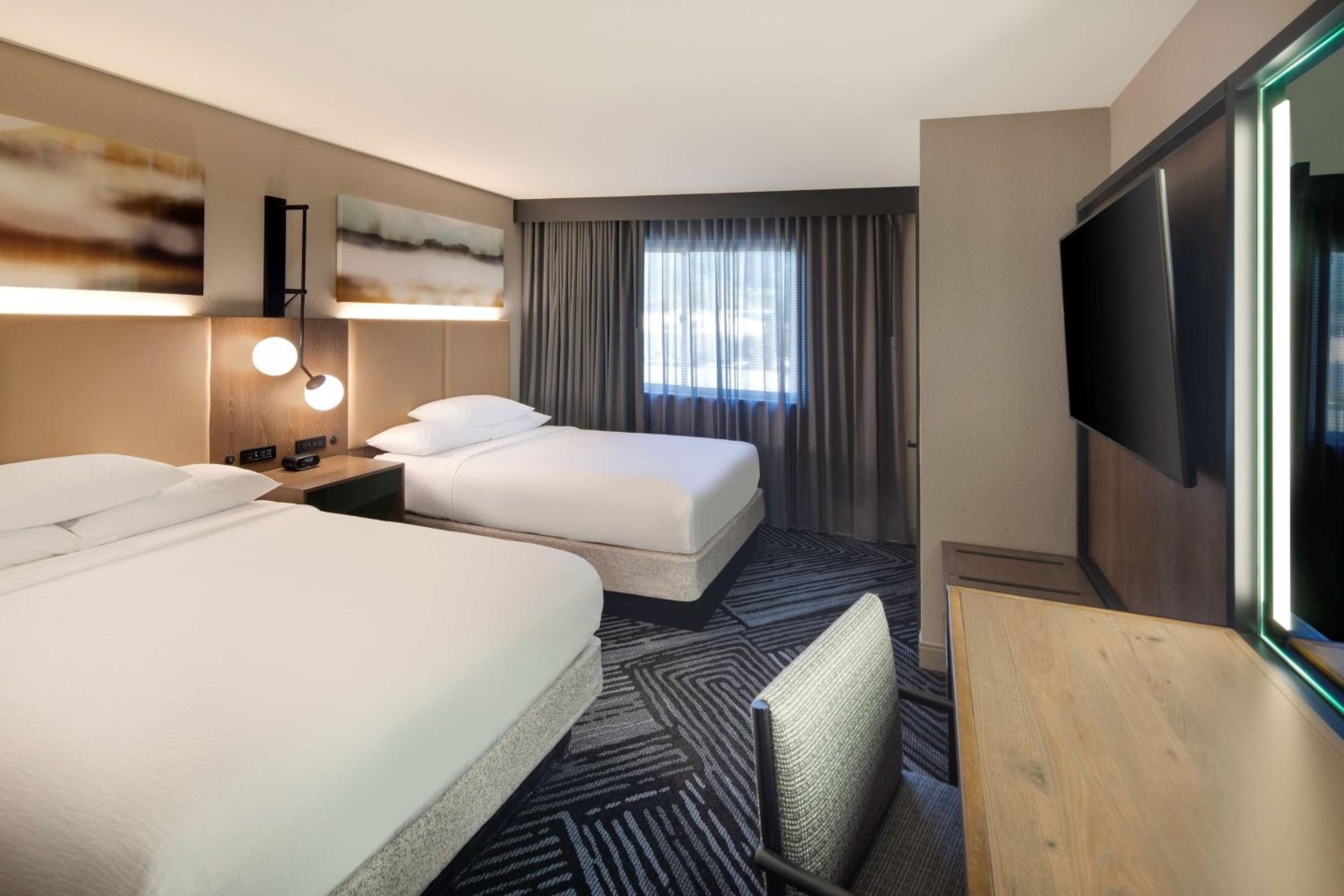 Queen Suite with Two Queen Beds - Photo 5