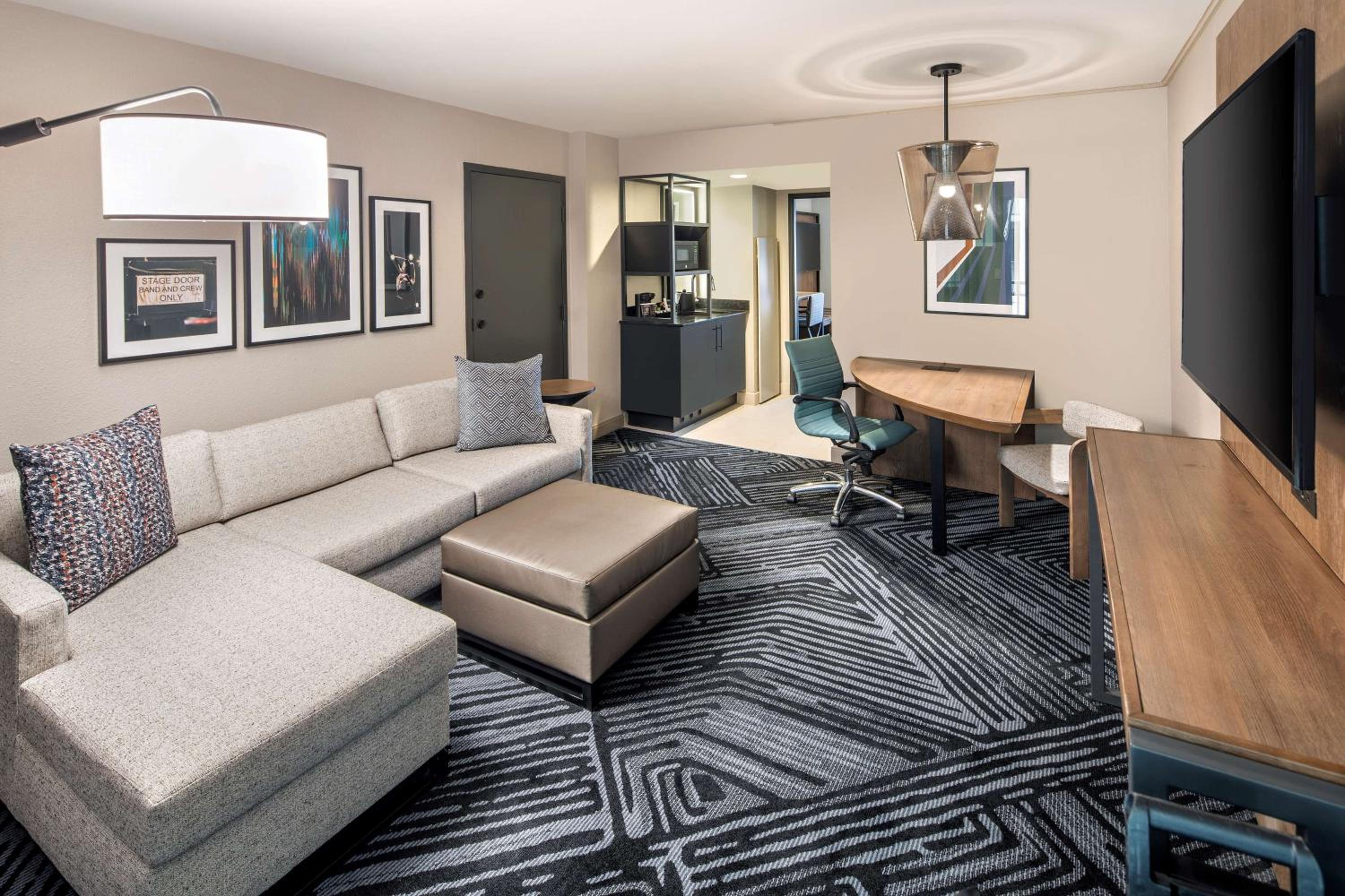 Premium King Suite - Photo 7