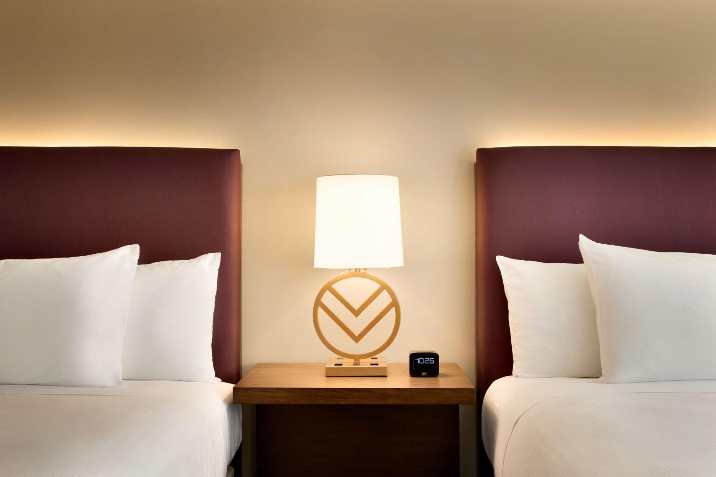 Two-Room Queen Suite with Two Queen Beds - Photo 5