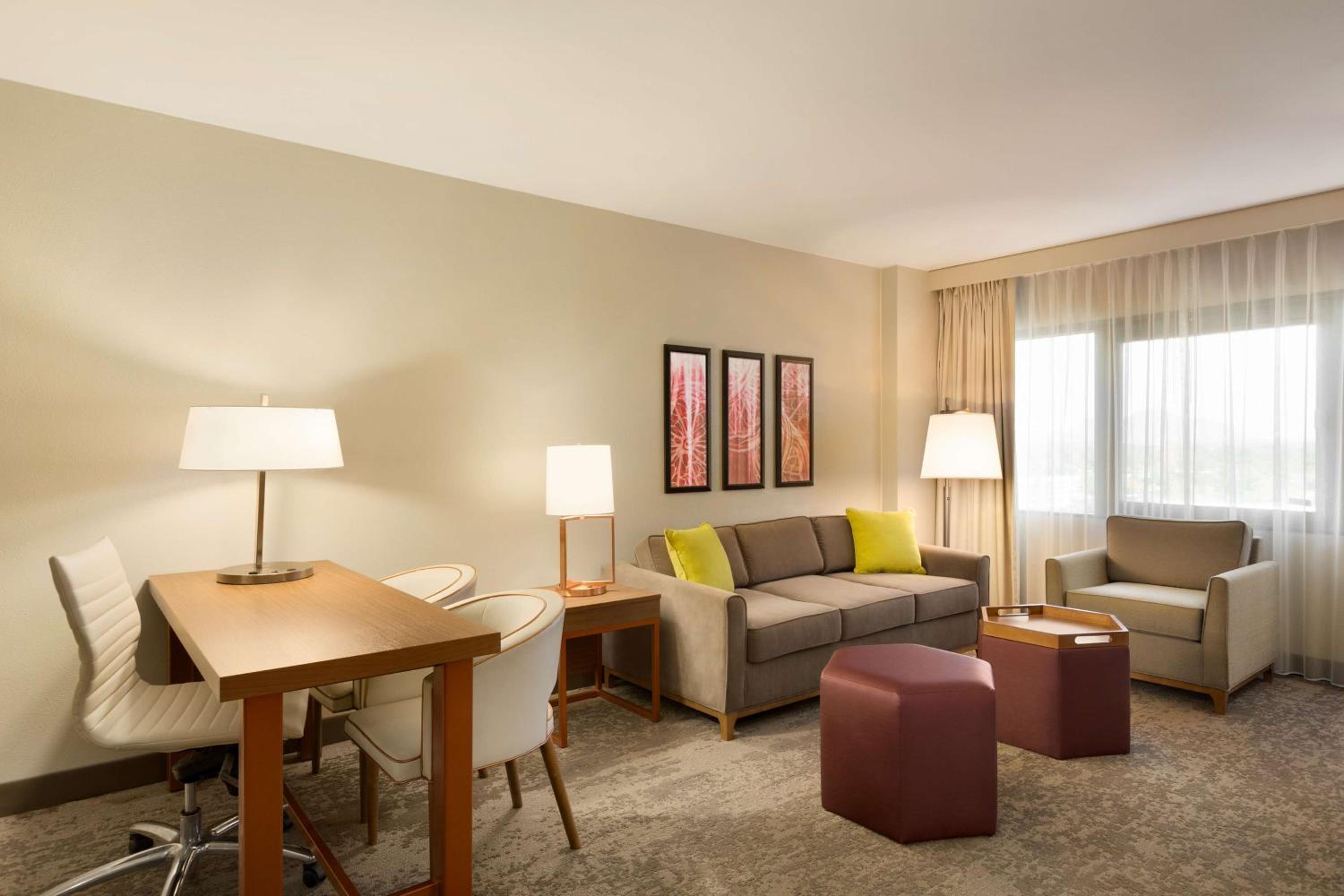 King Suite - Non-Smoking - Photo 2