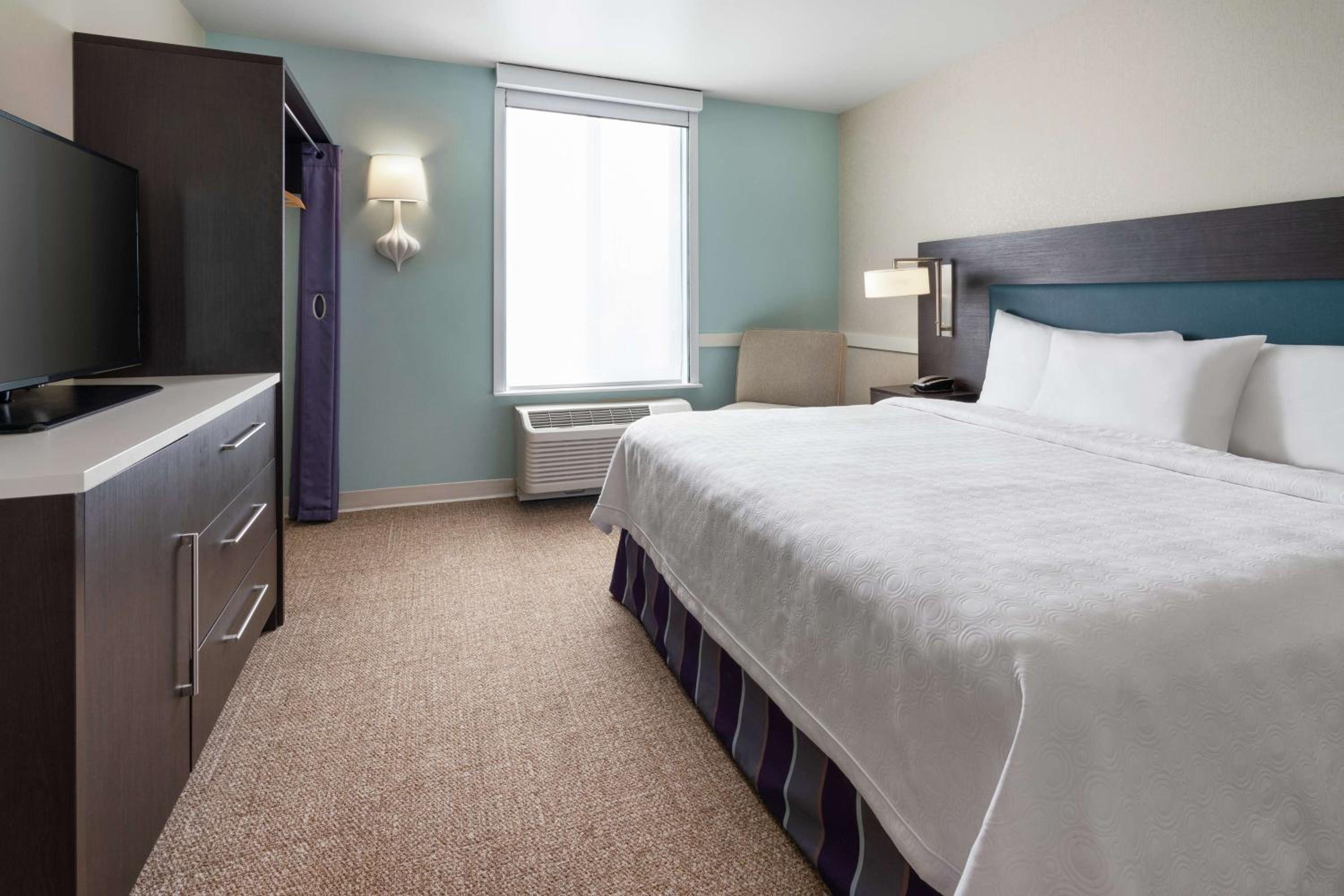 King Suite - Hearing Access/Non-Smoking photo 3