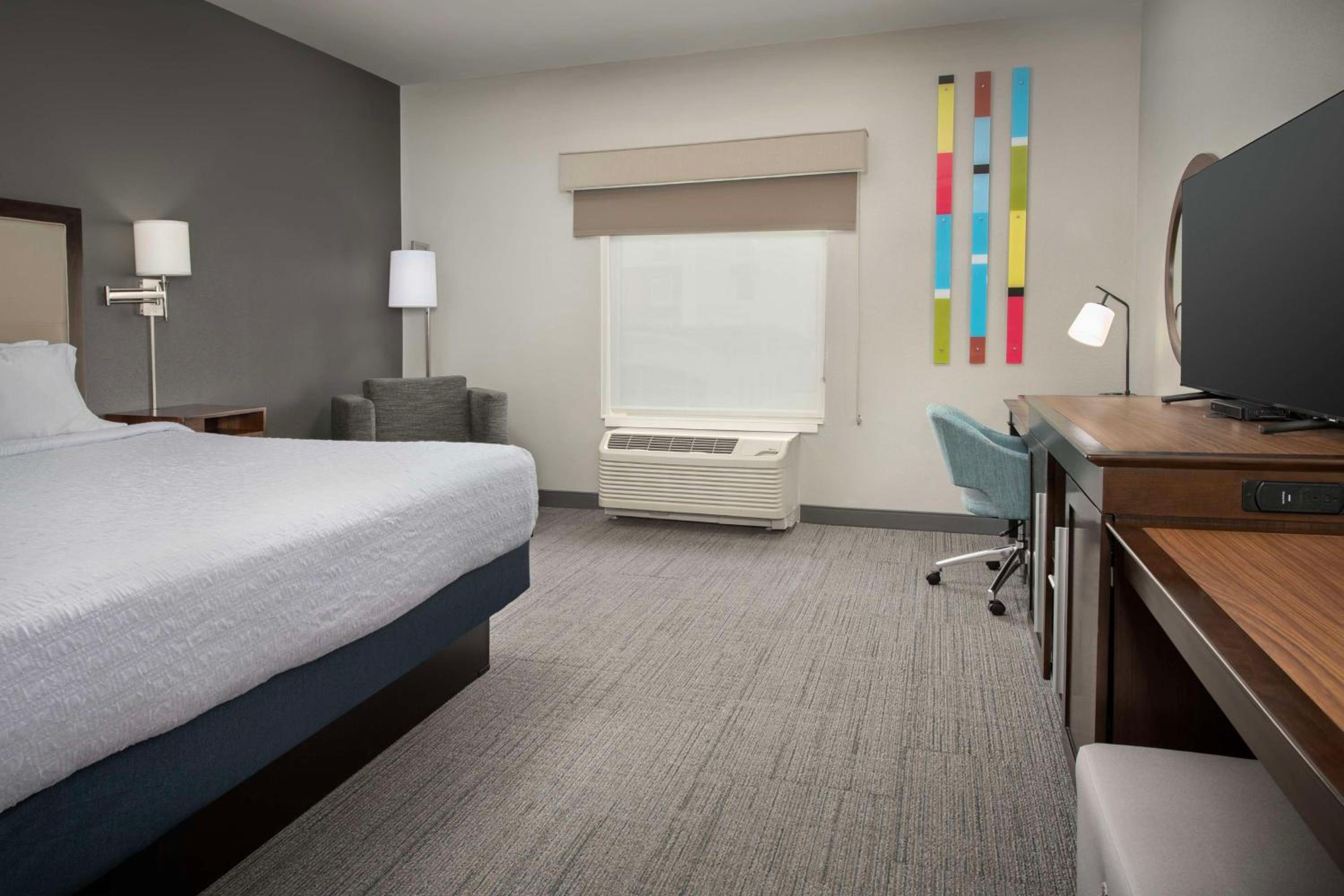 King Room with King Bed - Non-Smoking