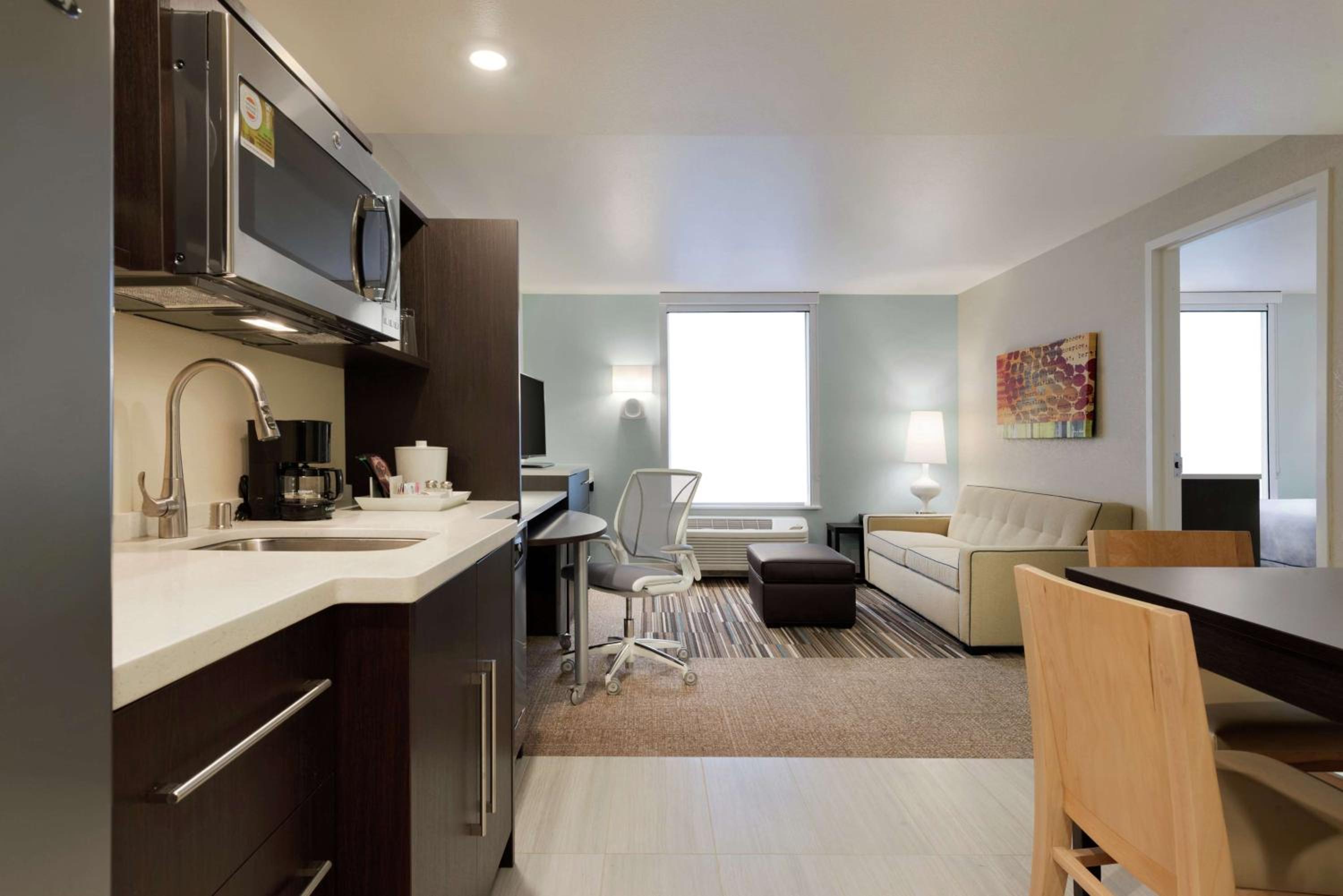 One-Bedroom King Suite - Non-Smoking