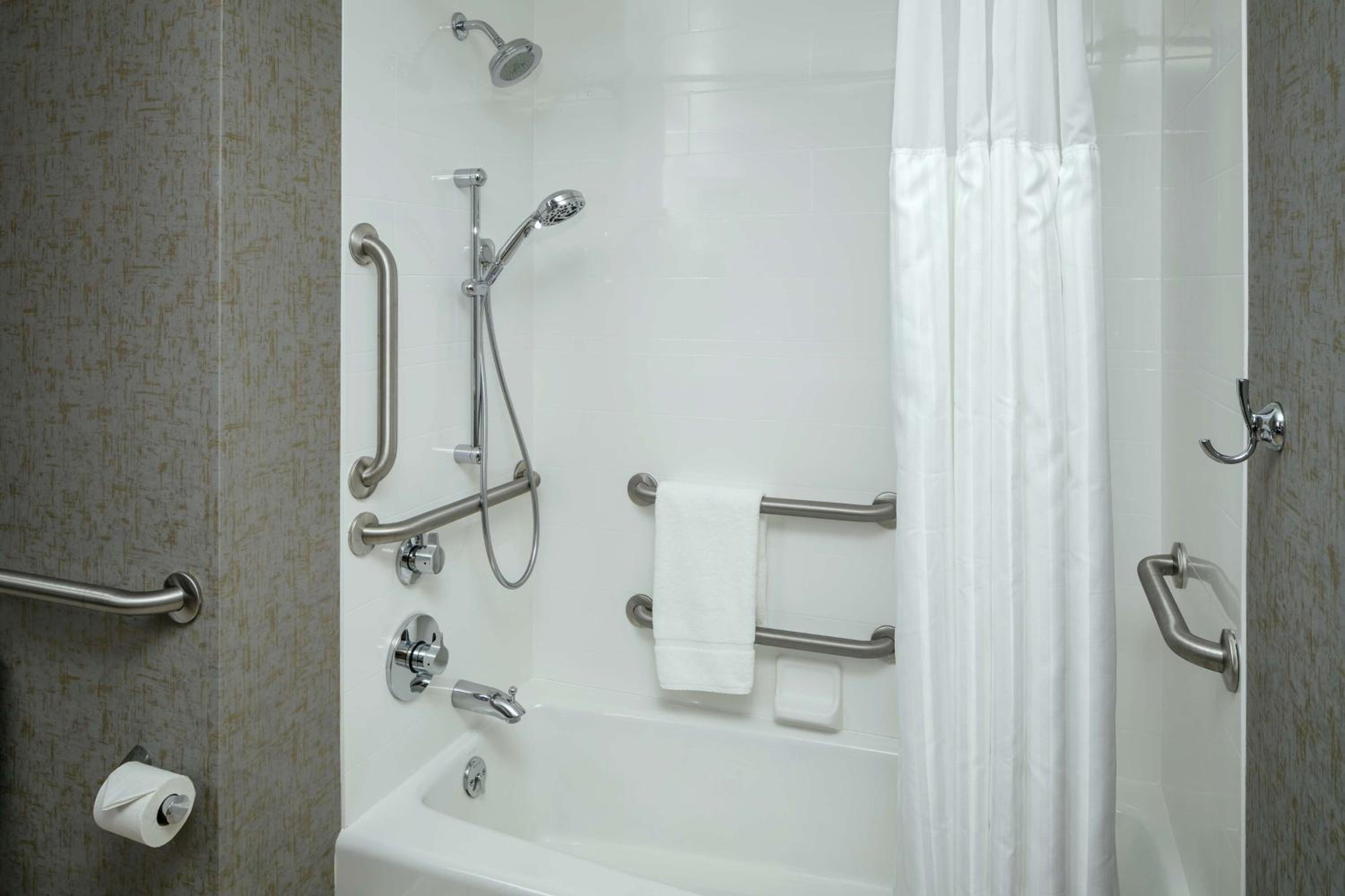 King Room with Accessible Tub - Mobility Access