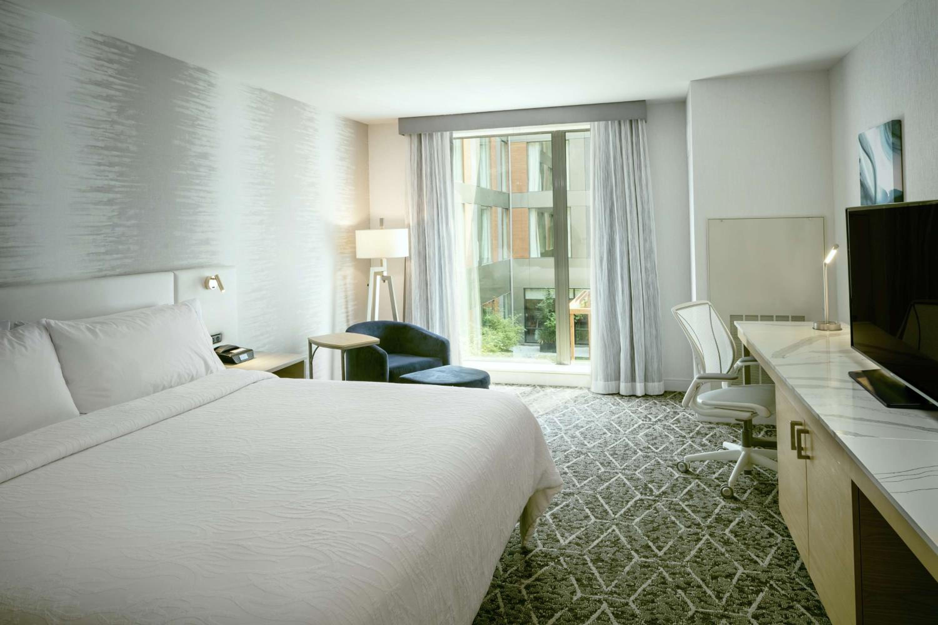King Room with Bathroom and Garden View