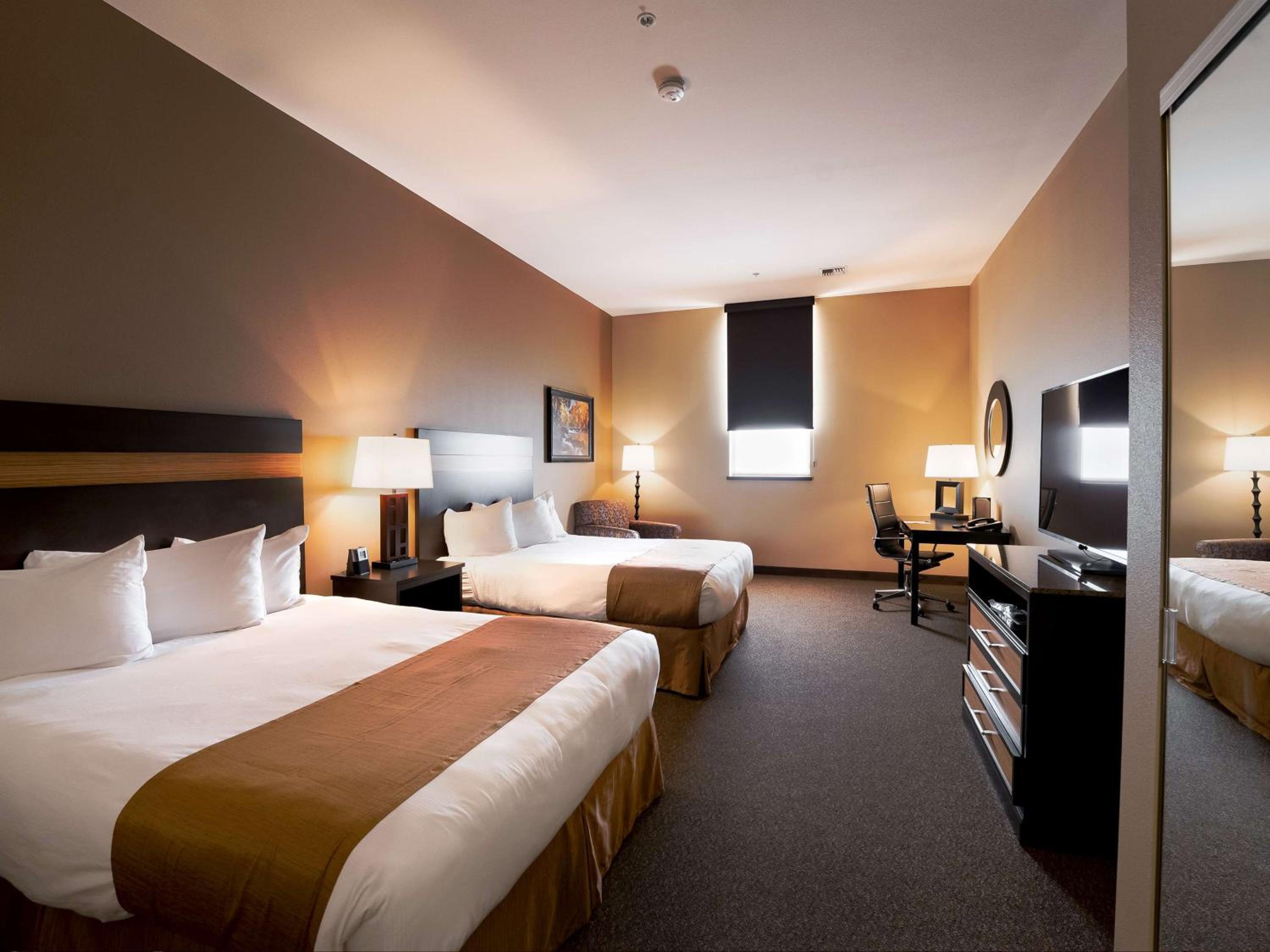 Queen Room with Two Queen Beds photo 2