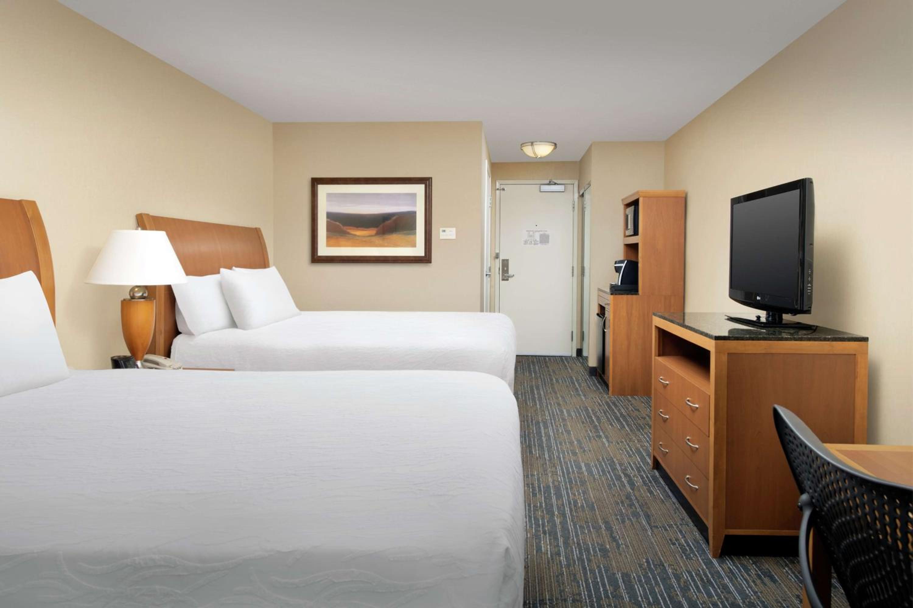 Queen Room with Two Queen Beds - Photo 2