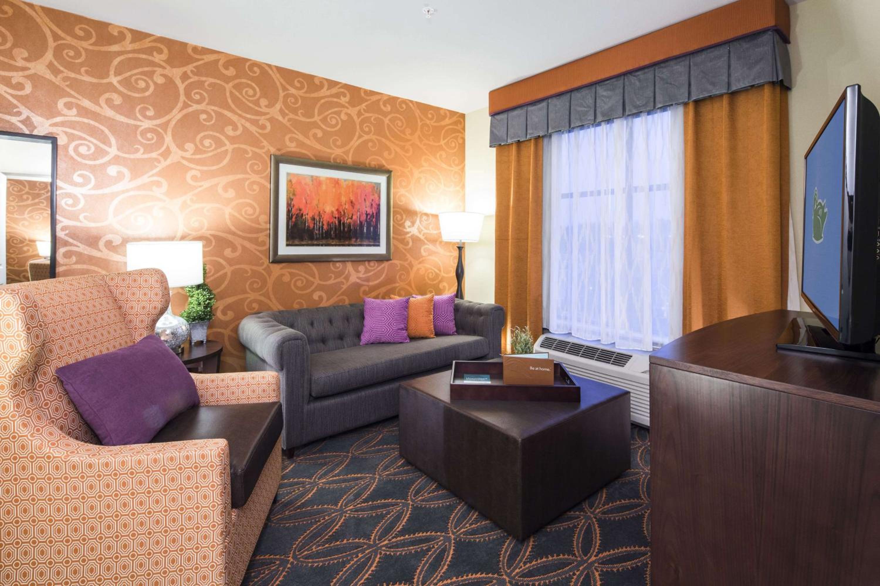 One-Bedroom Large Suite with Two Queen Beds and Kitchen