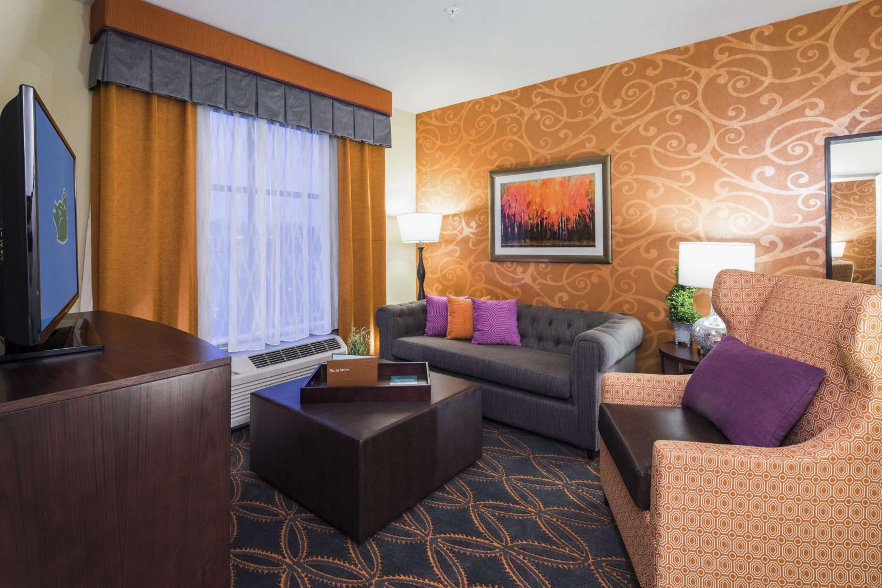 Queen Suite with Two Queen Beds and Tub - Kitchen - Mobility/Hearing Accessible