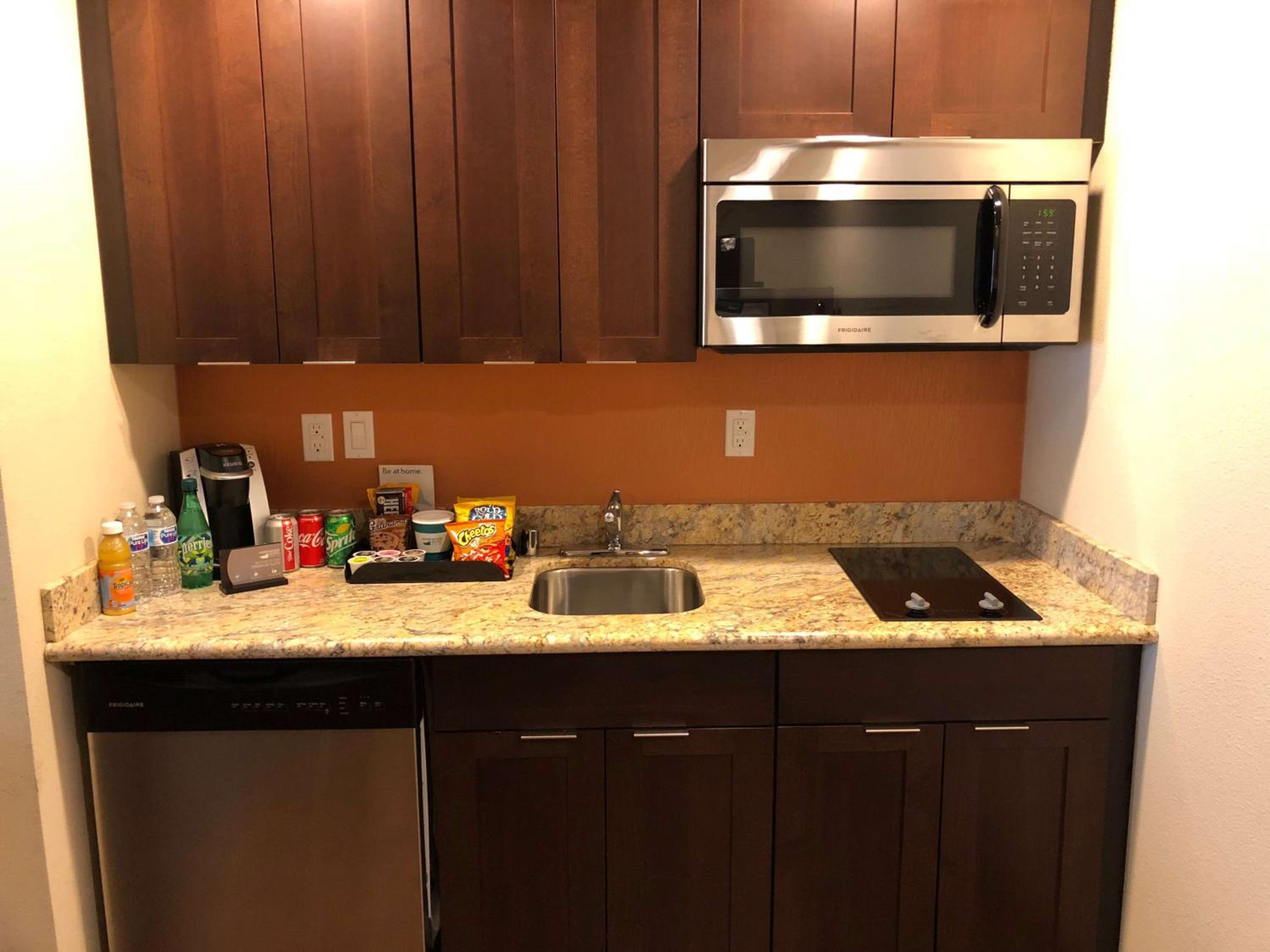 Premium Studio Suite with One King Bed and Kitchen photo 2