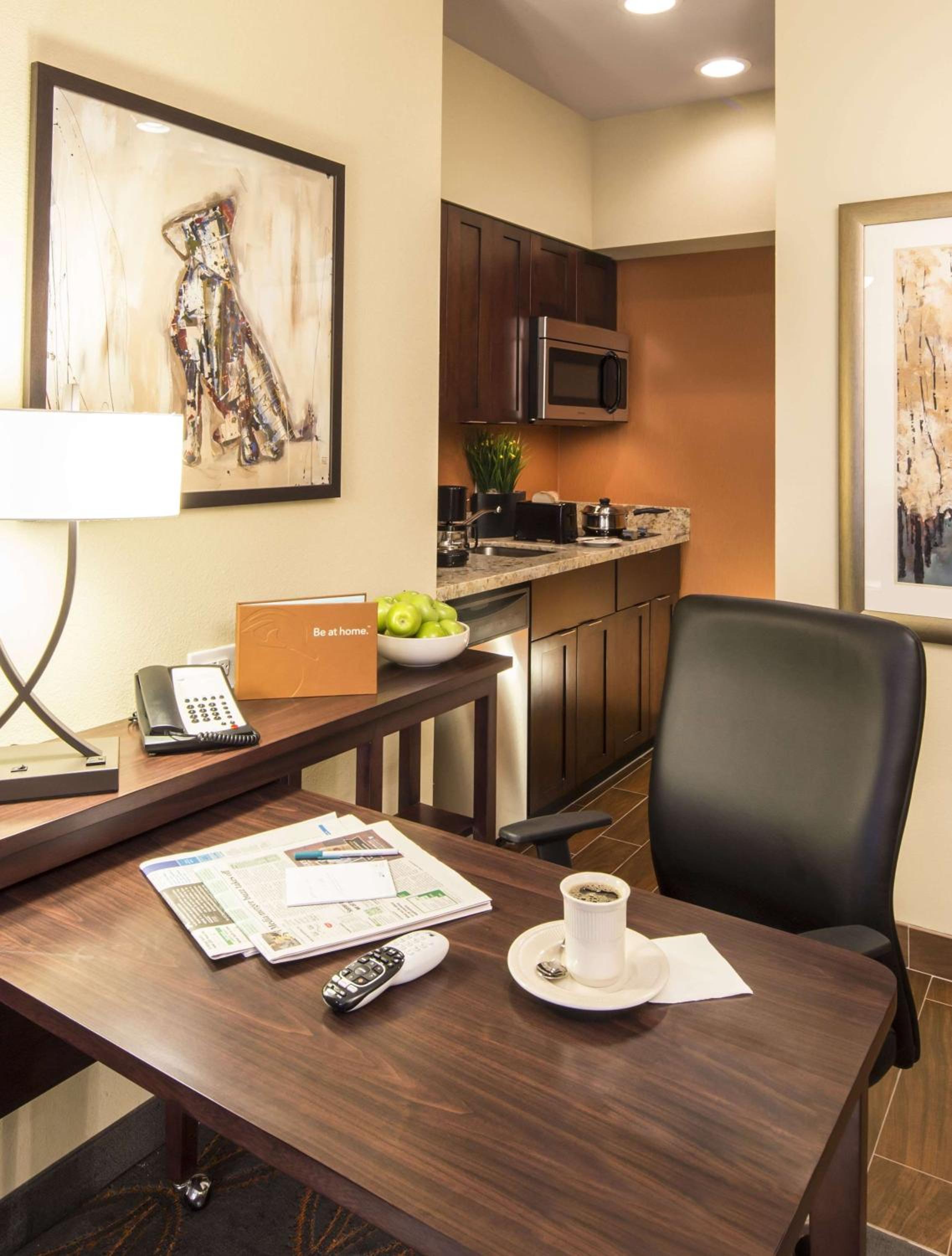 King Studio Suite with Kitchen photo 3