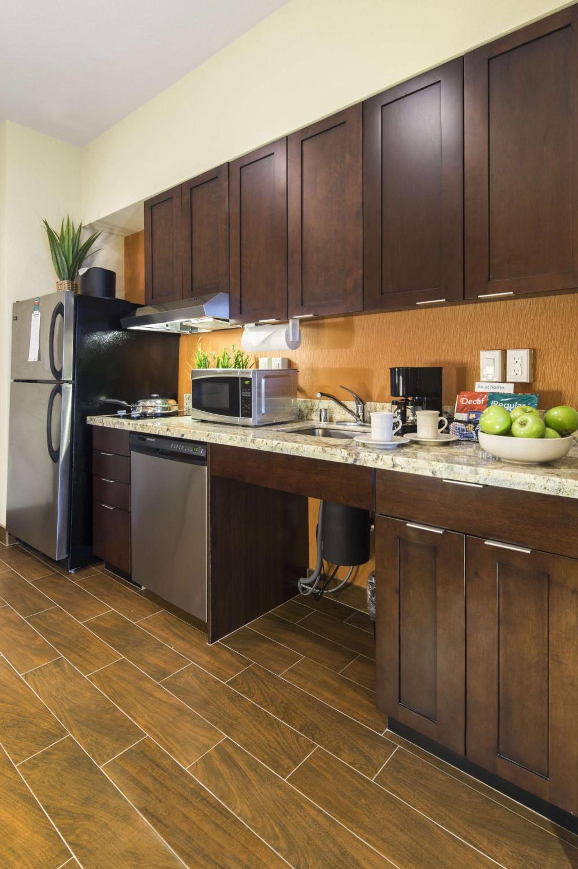 King Studio with Roll-In Shower and Kitchen - Mobility Accessible