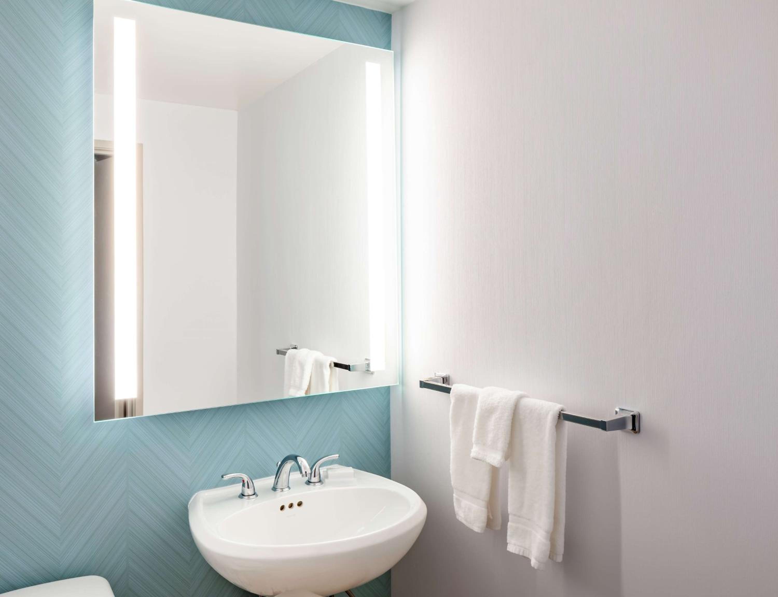 King Suite with Tub - Mobility/Hearing Accessible