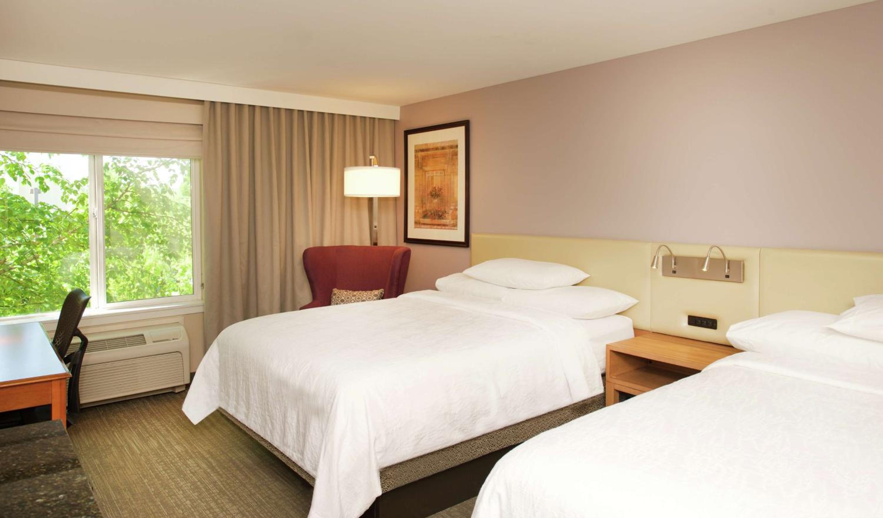 Queen Room with Two Queen Beds - Photo 2