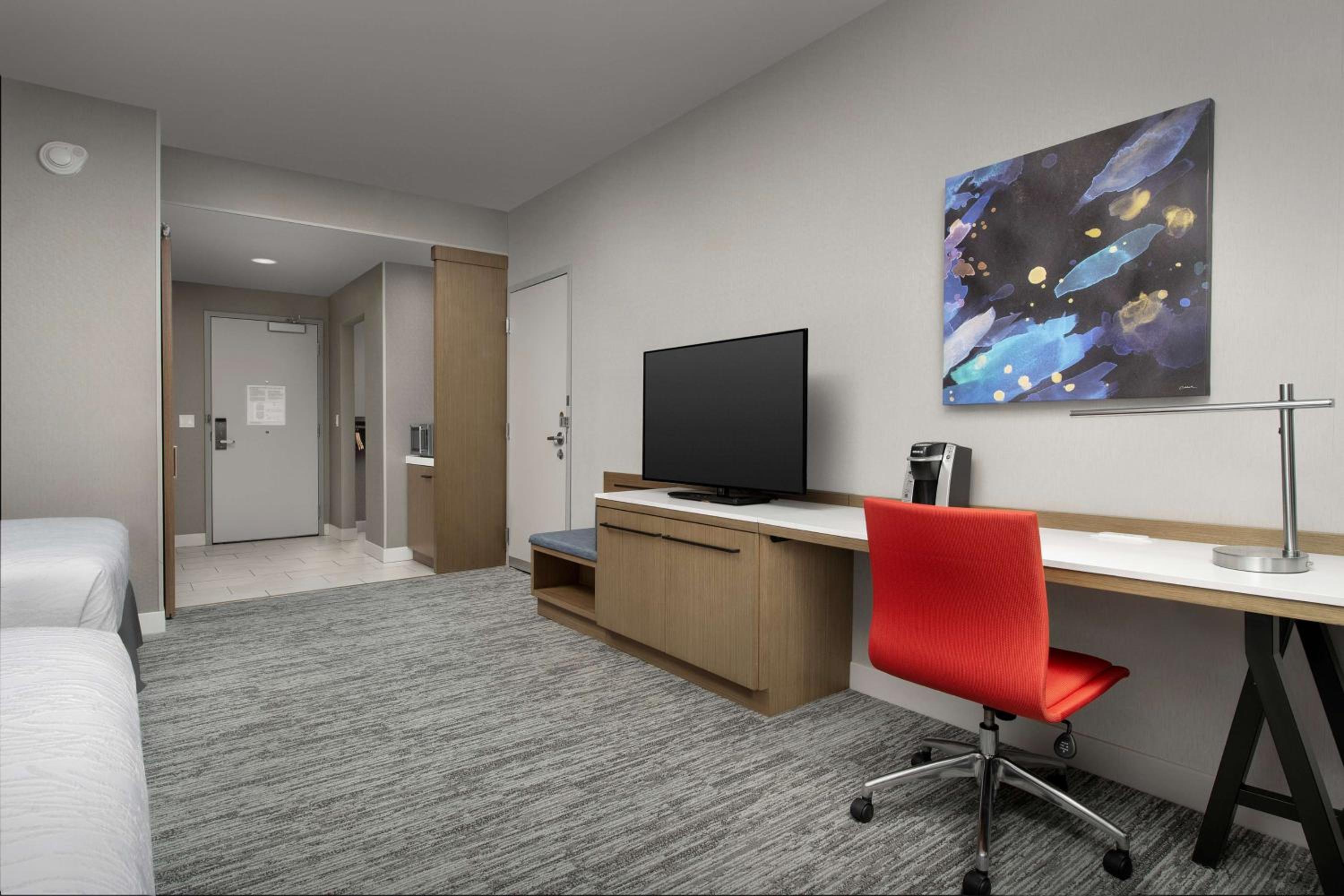 Queen Room with Two Queen Beds - Mobility Access - Photo 3