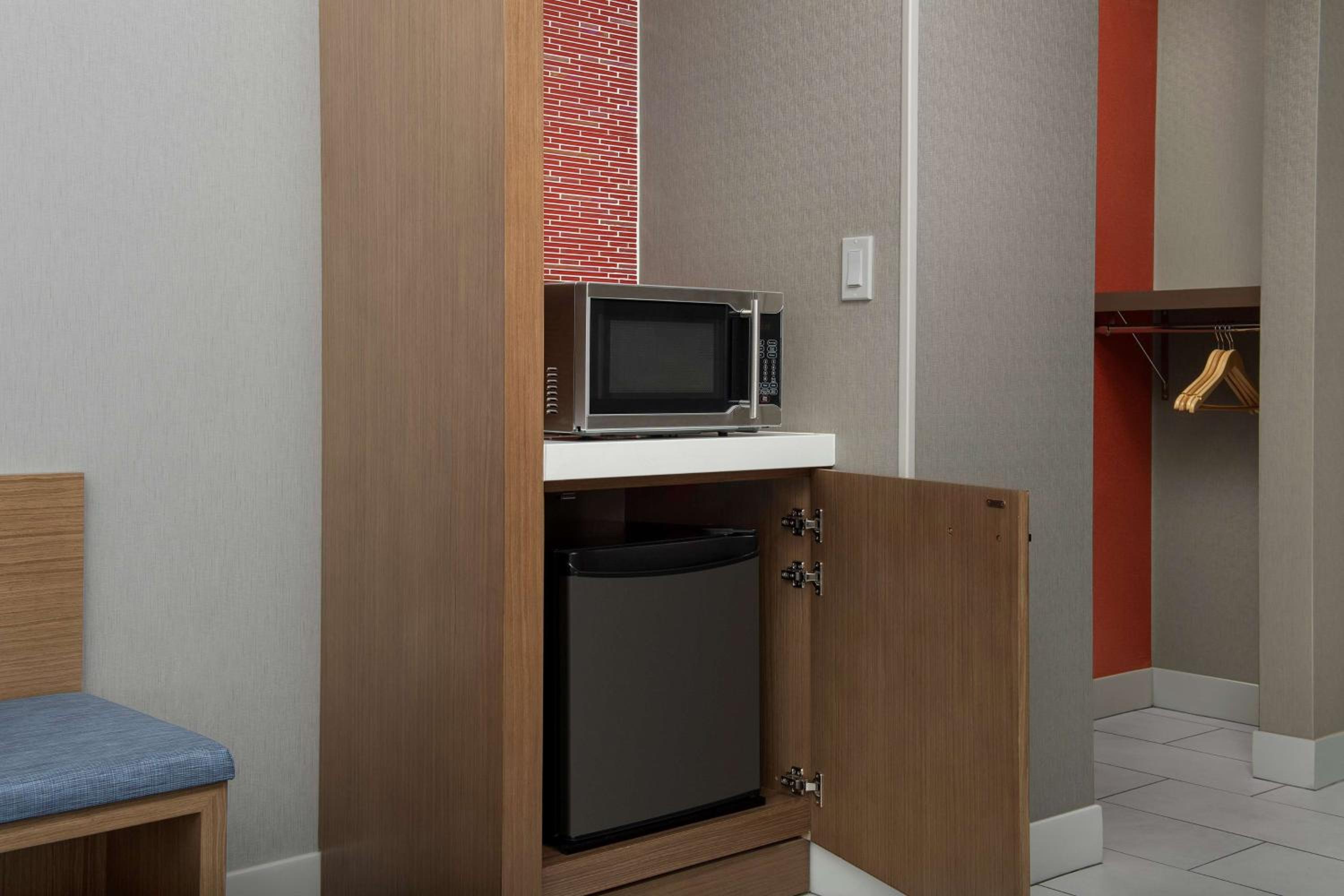 Queen Room with Two Queen Beds - Mobility Access - Photo 2