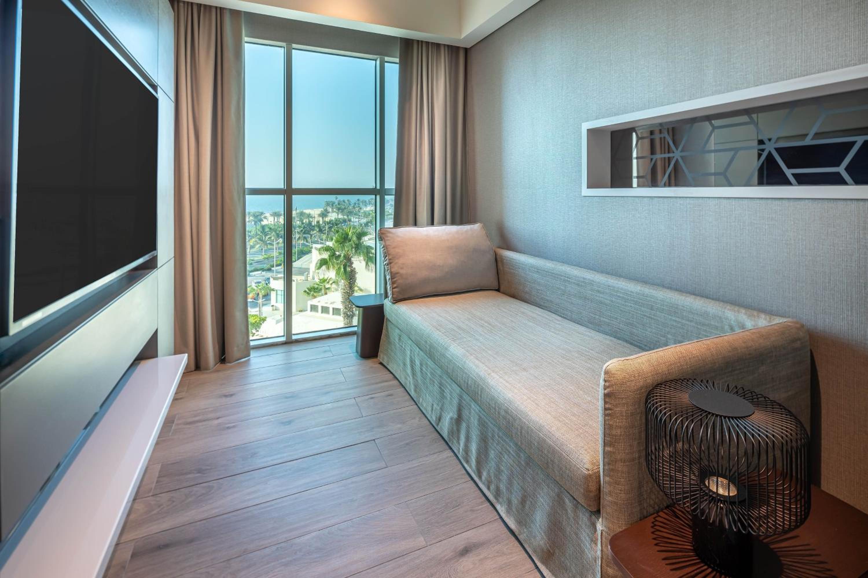 Executive Suite Sea View, Club lounge access, 1 King - Photo 6