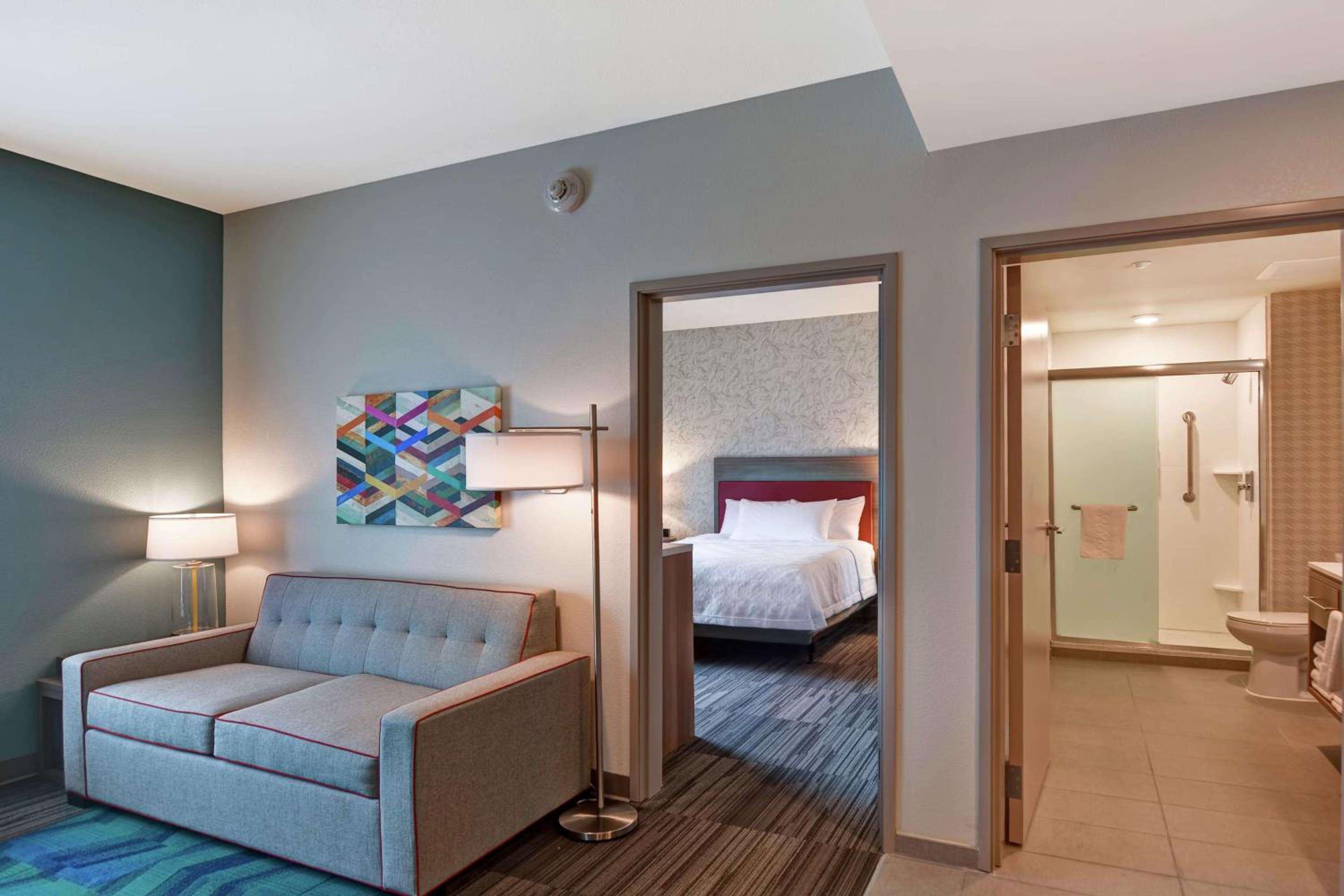 One-Bedroom Queen Suite - Non-Smoking