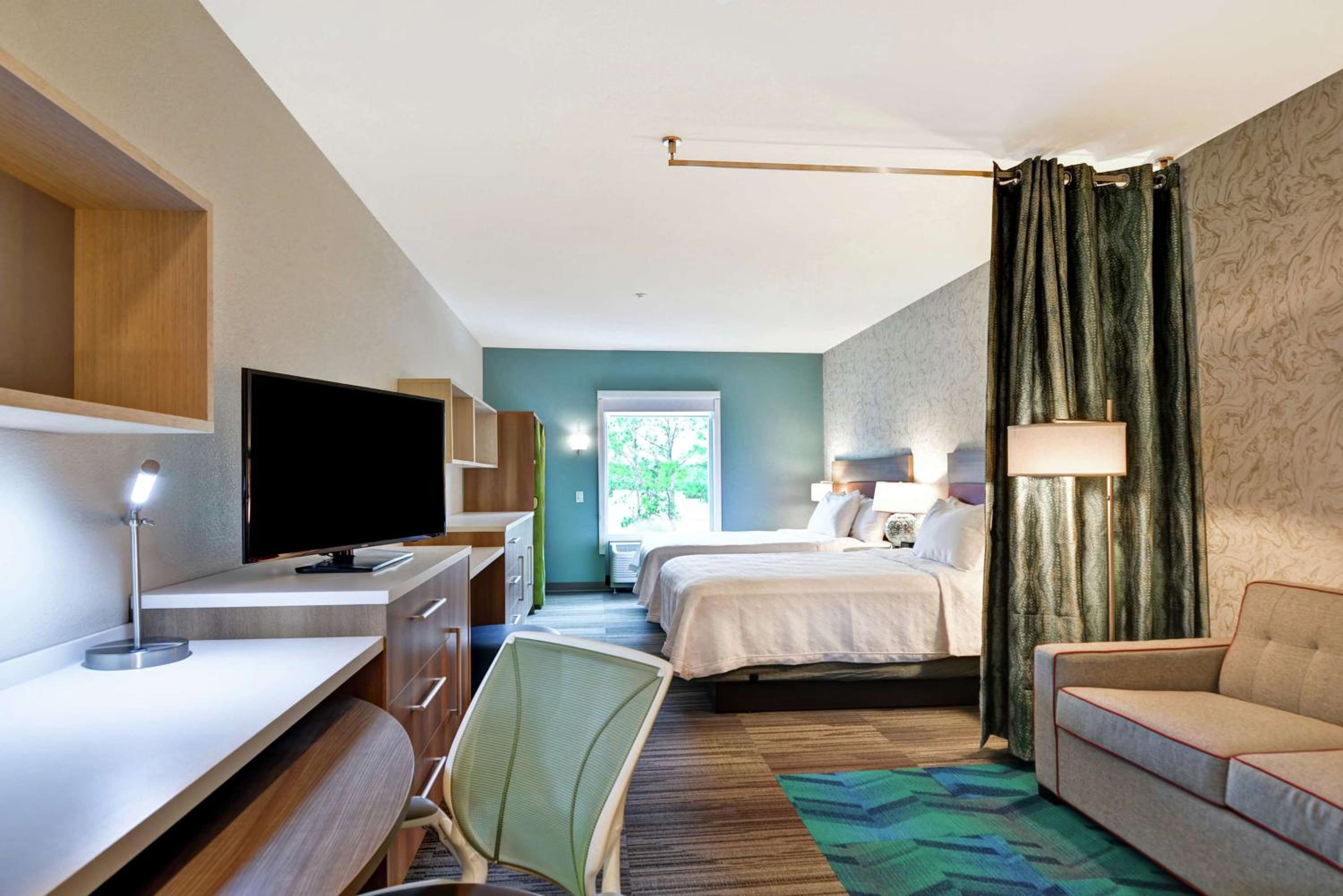 Queen Studio with Two Queen Beds - Non-Smoking