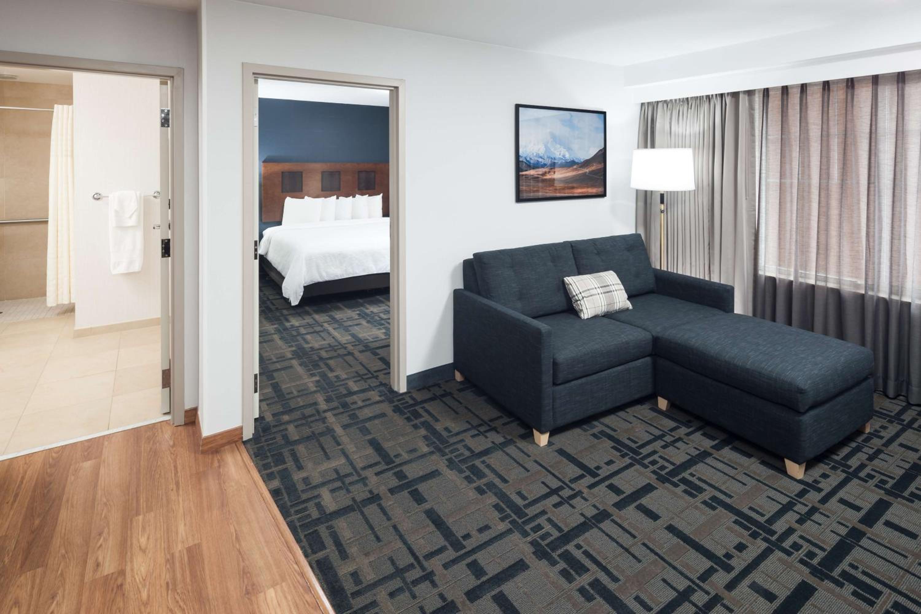 King Suite with Roll-In Shower - Mobility/Hearing Accessible - Non-Smoking - Photo 4