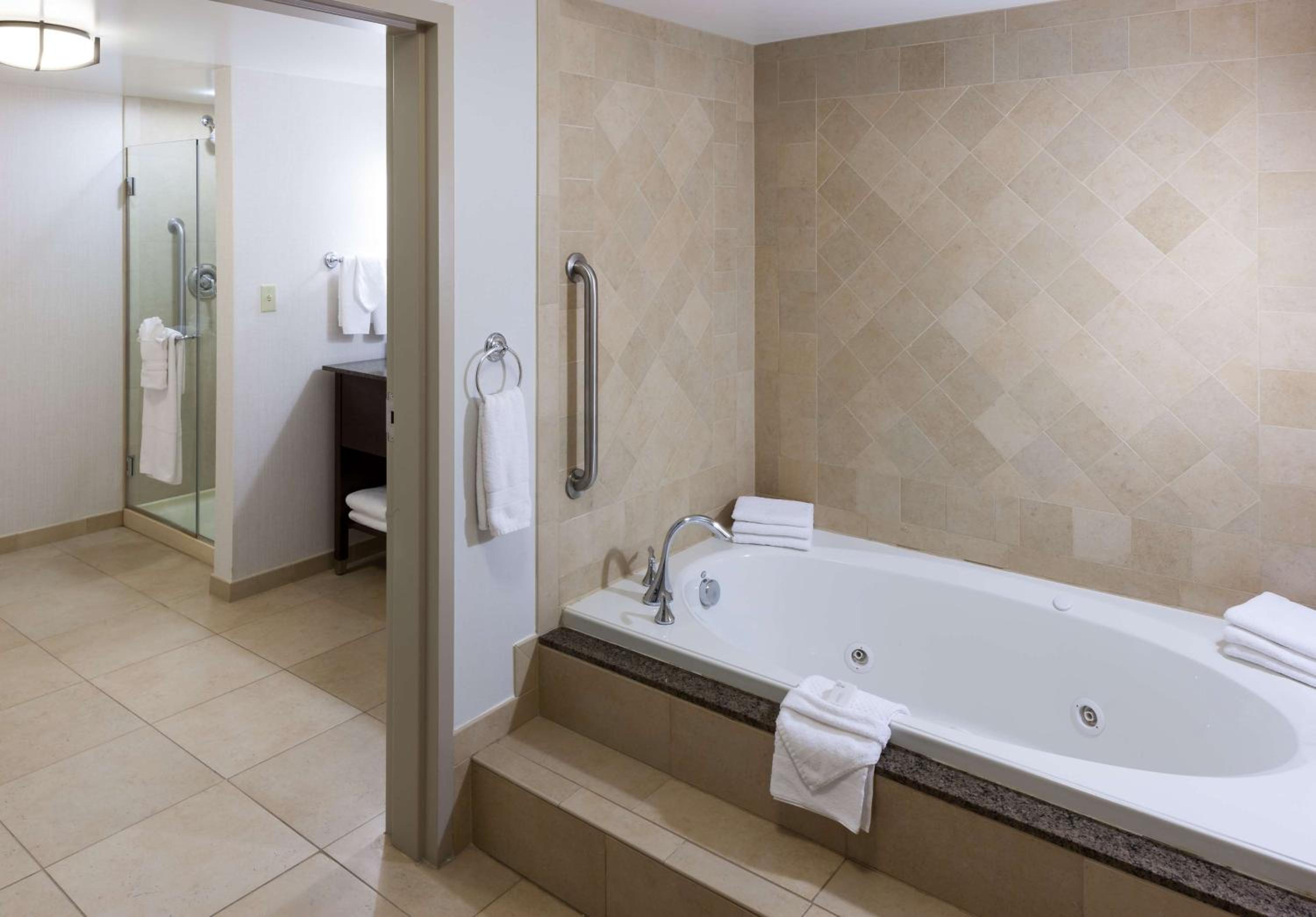 King Special Suite - Non-Smoking - Photo 5