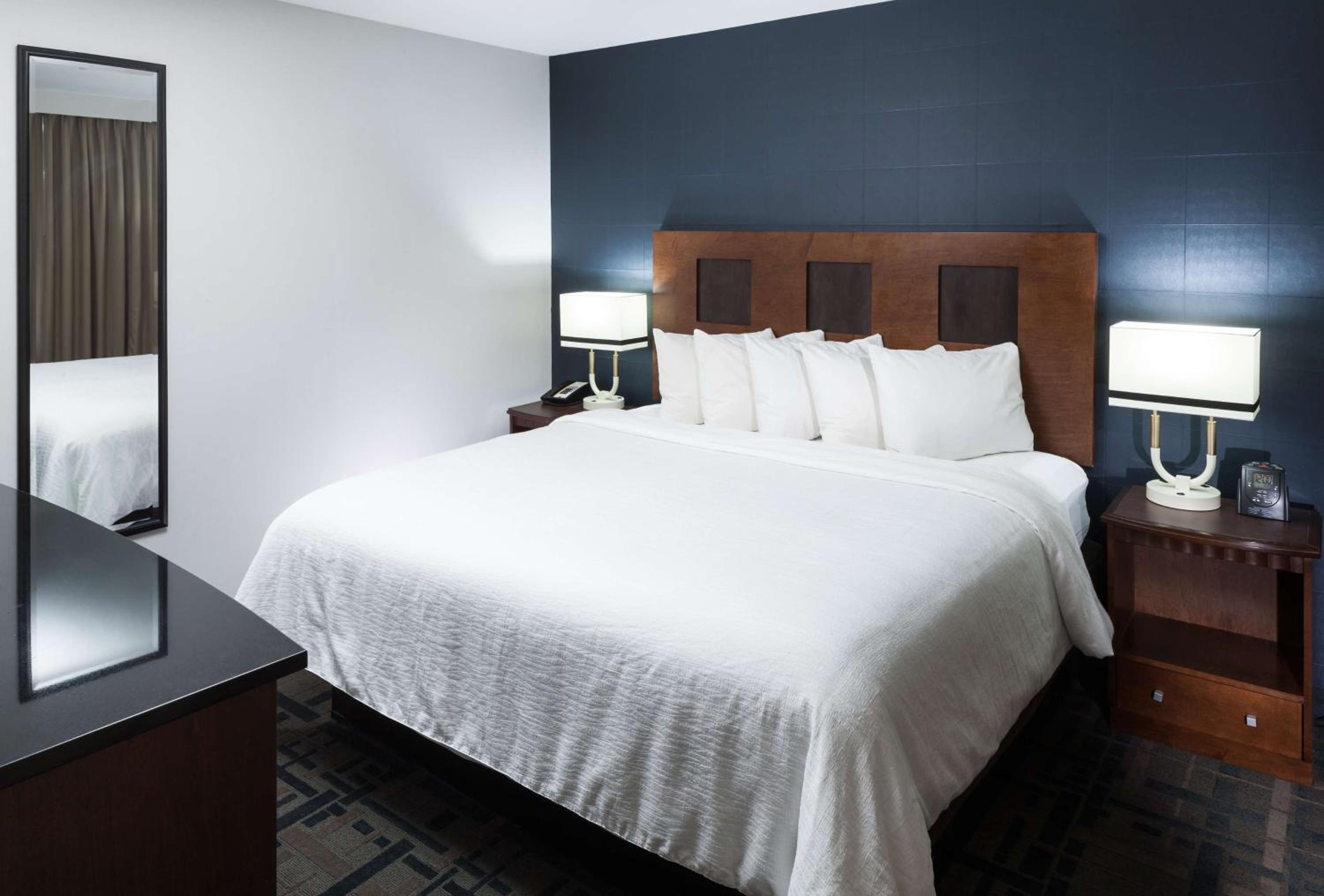 Two-Room King Suite - Non-Smoking - Photo 2