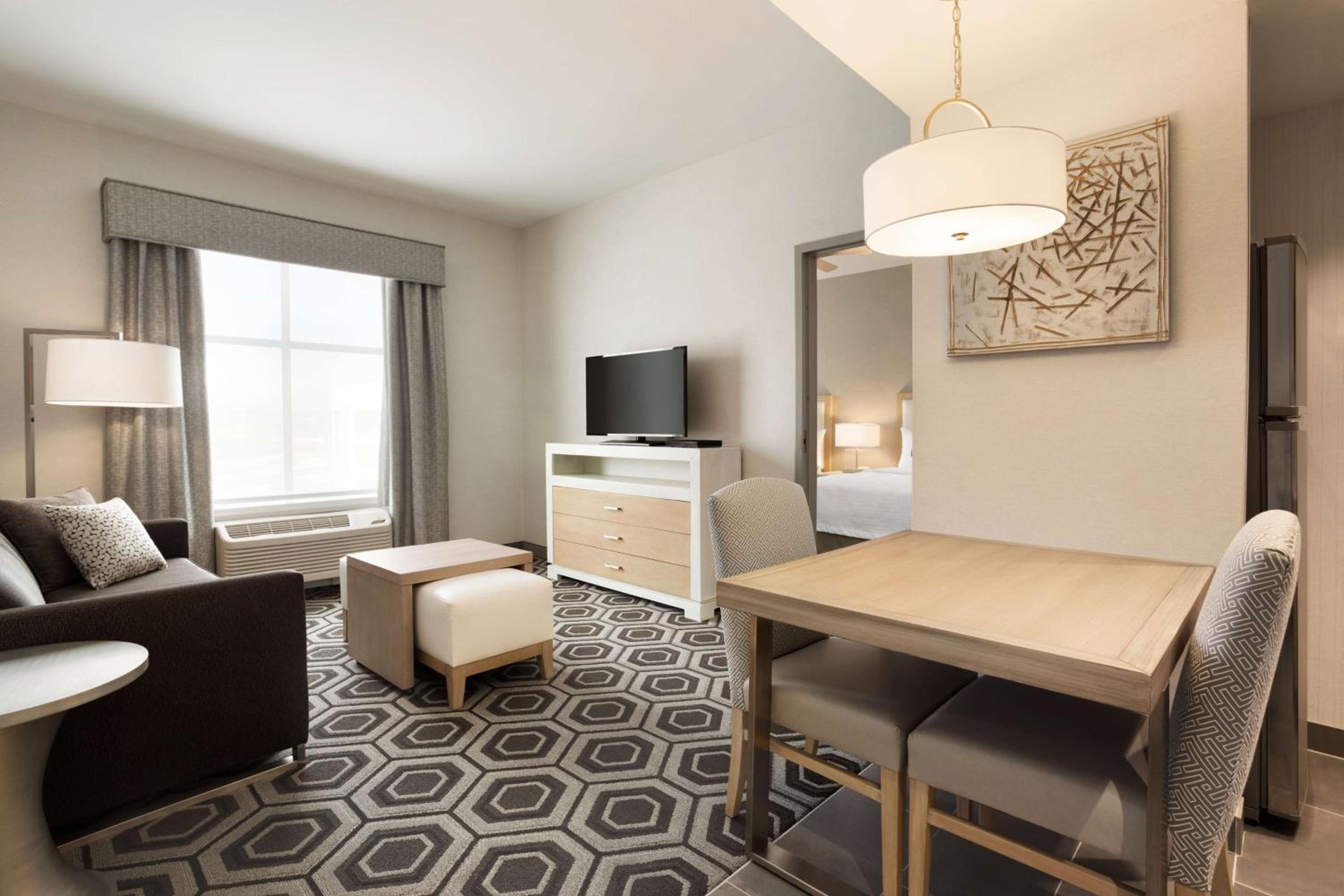 Queen Suite with Two Queen Beds - Hearing Access/Non-Smoking photo 3