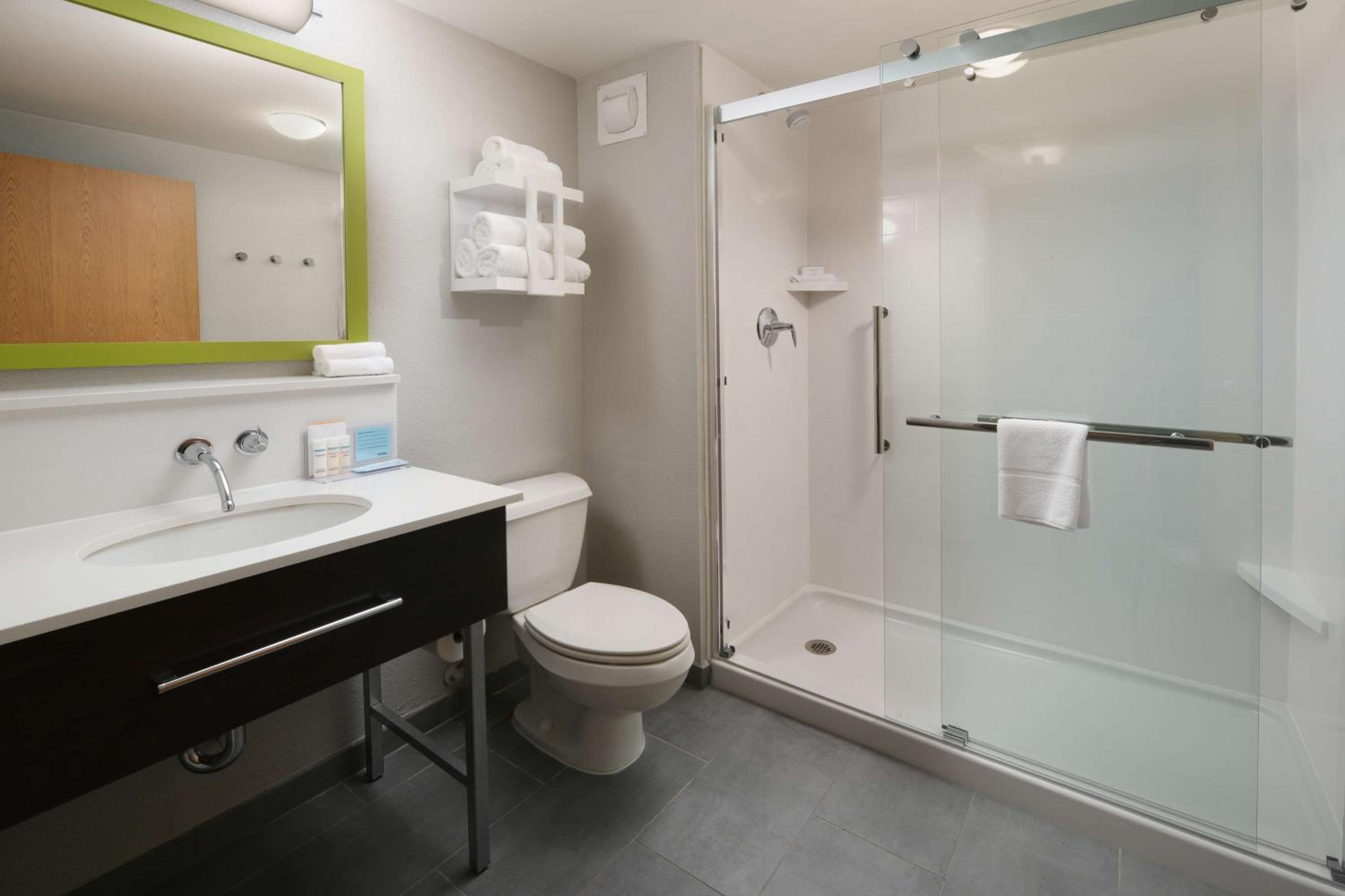 Non-Smoking King Suite with Kitchen - Photo 3