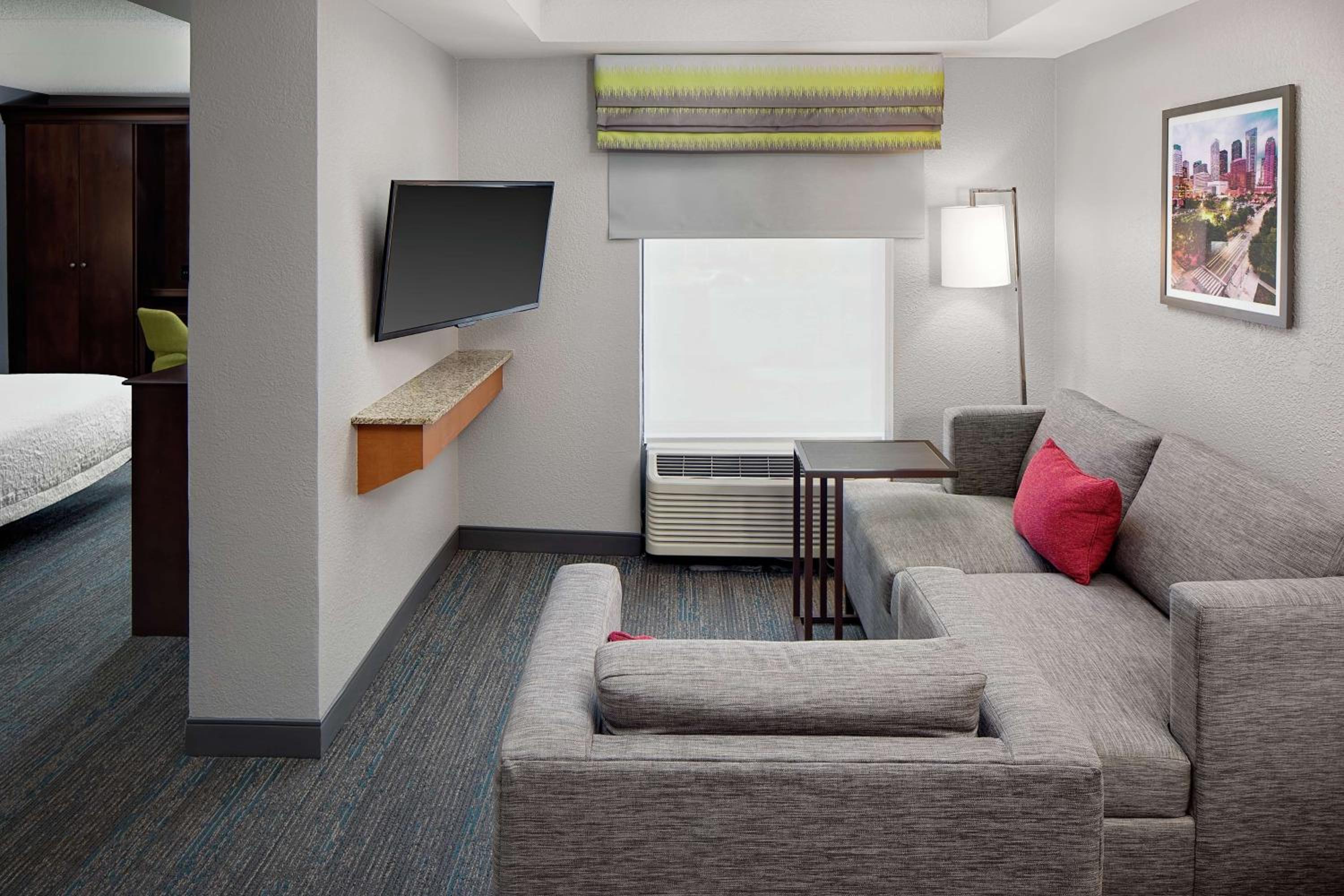 King Studio with Sofa Bed - Non-Smoking - Photo 2