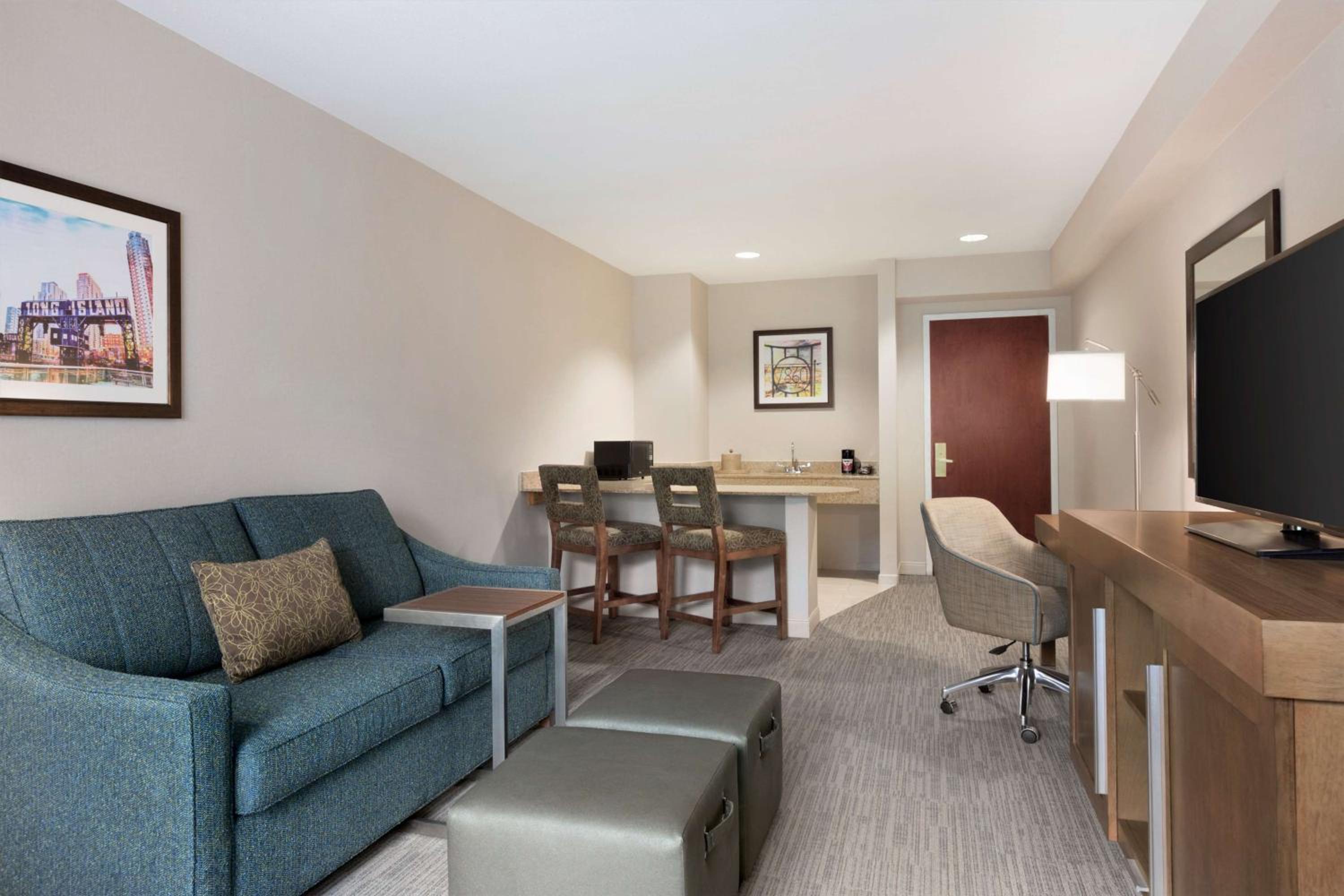 One Bedroom King Suite- Non-Smoking - Photo 1