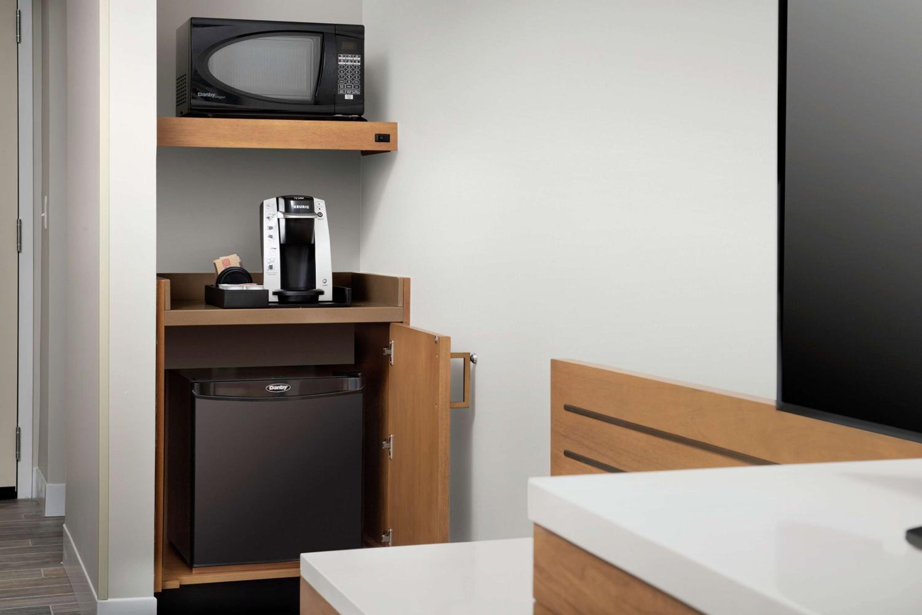 Premium Queen Room with Two Queen Beds photo 1