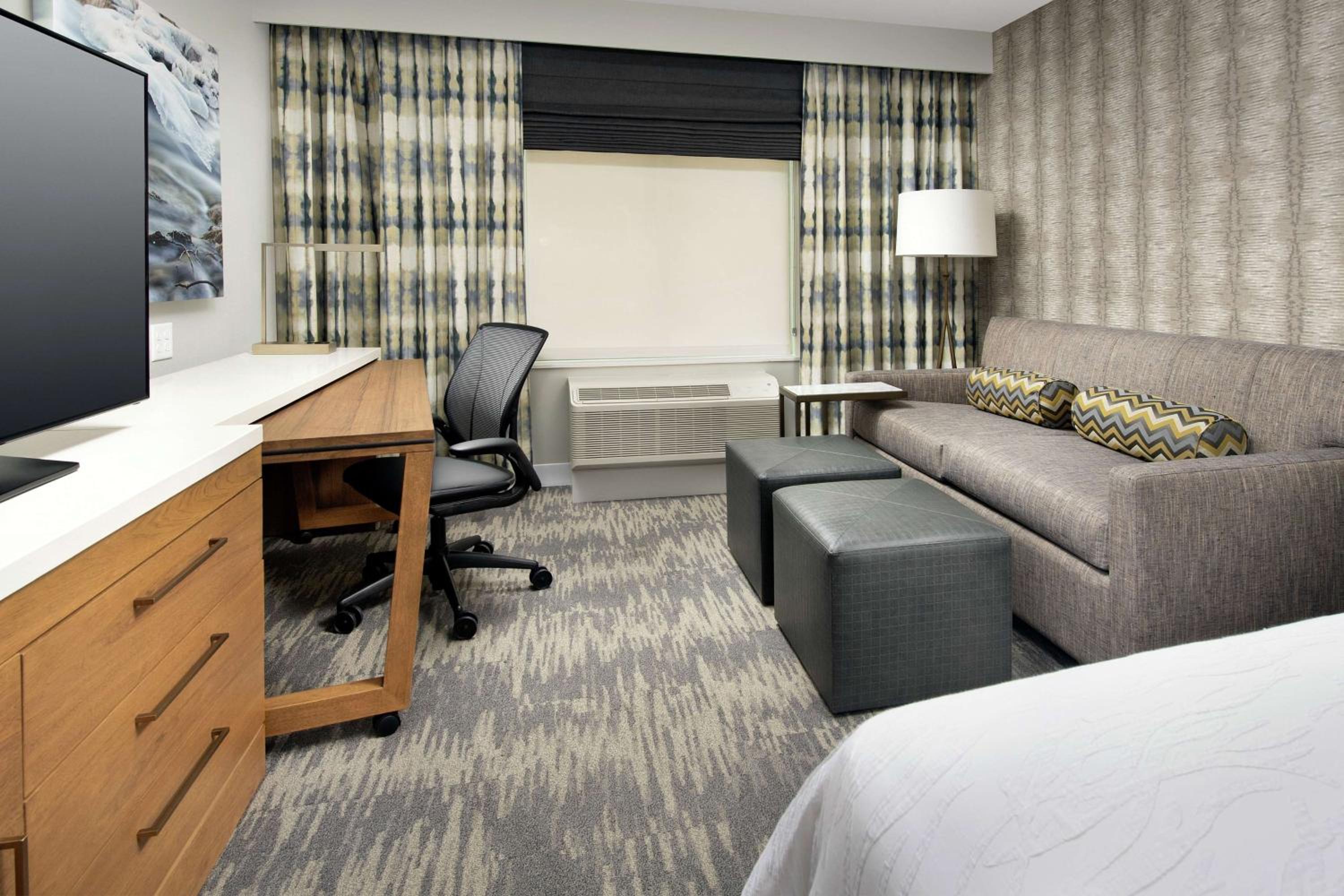 King Room with Sofa Bed photo 1