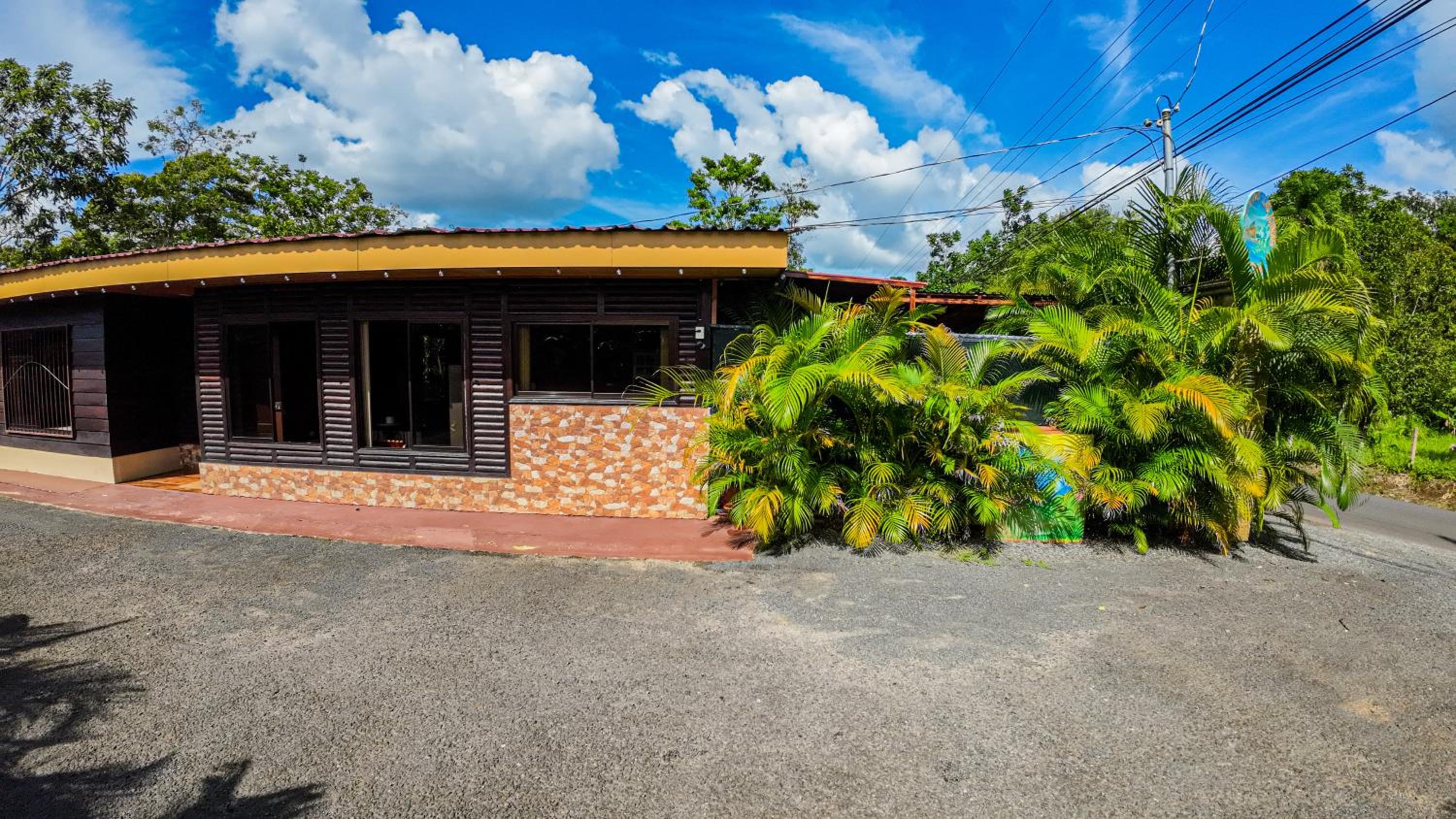 Three Bedroom Bungalow. photo 3