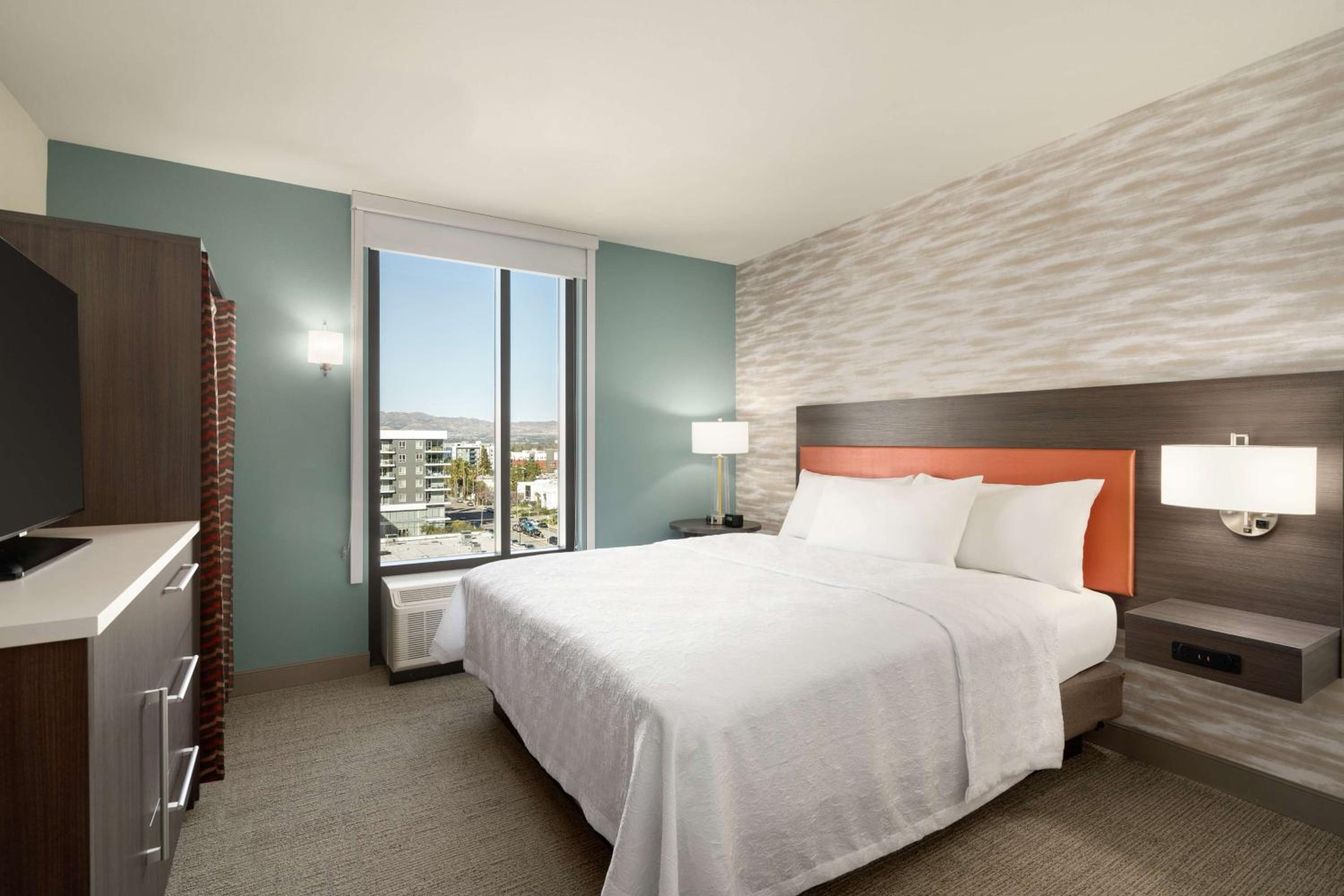 One-Bedroom King Suite - Photo 5
