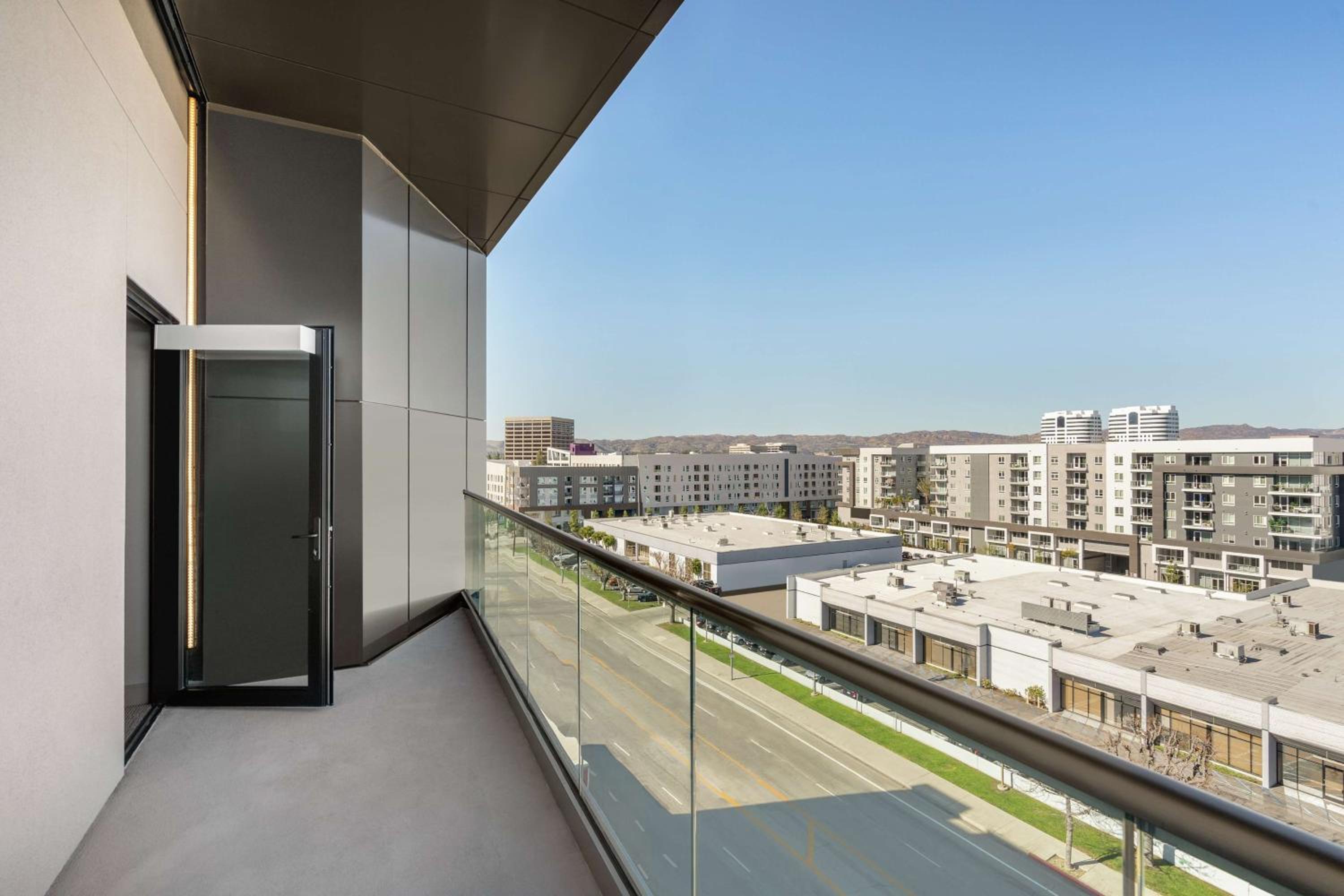 One-Bedroom King Suite with Balcony - Photo 6