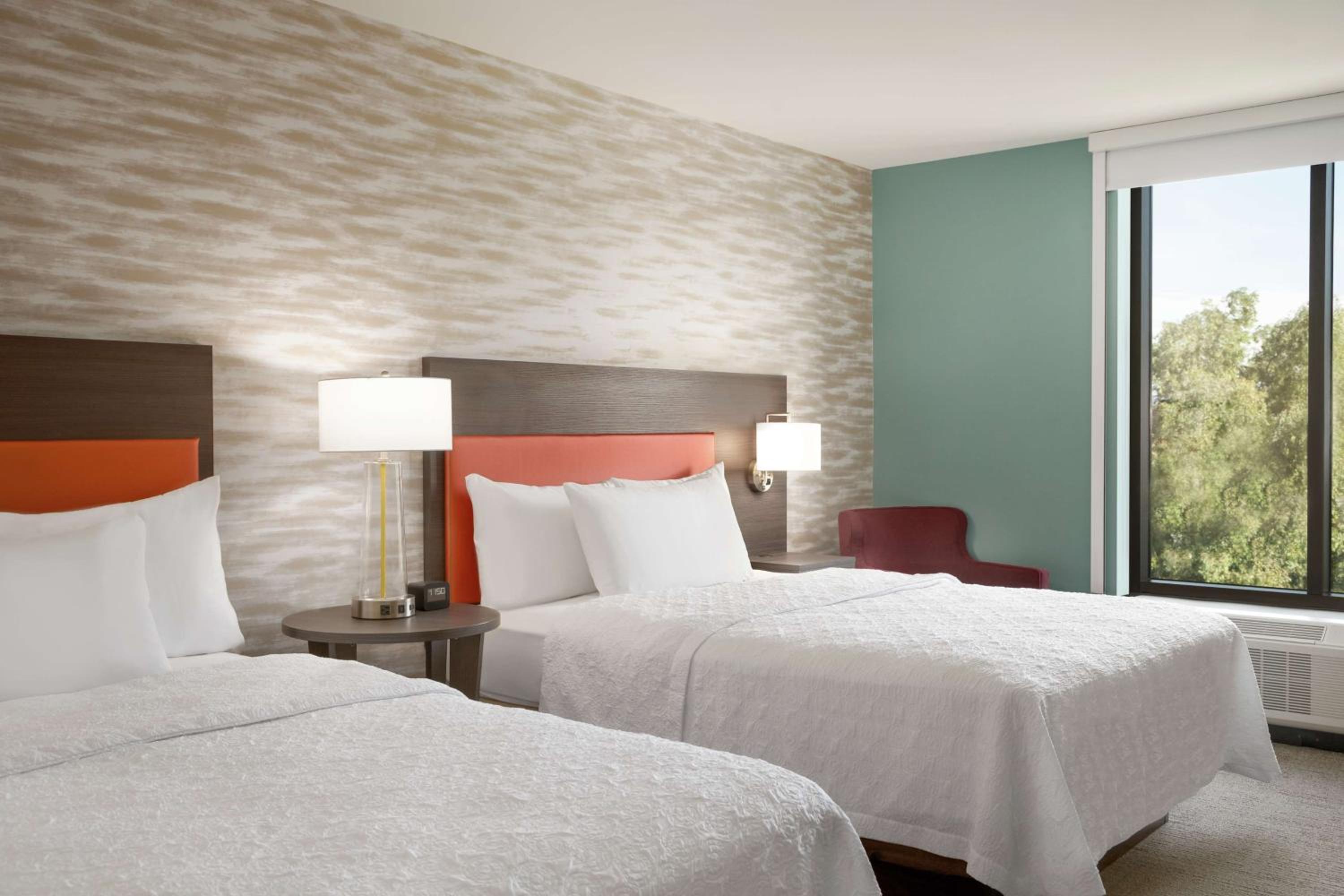 One-Bedroom Queen Suite with Two Queen Beds - Photo 3
