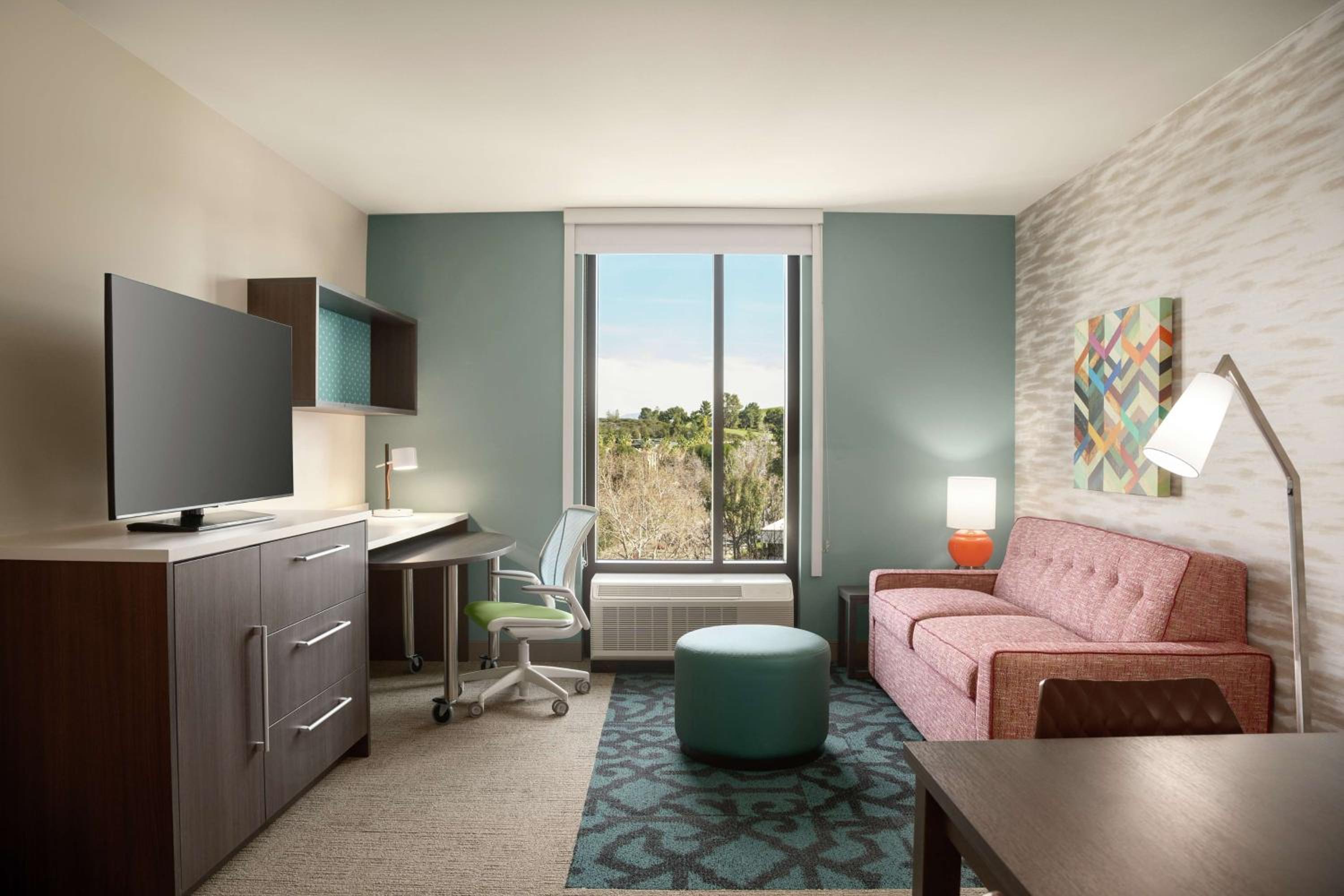 One-Bedroom Queen Suite with Two Queen Beds - Photo 2
