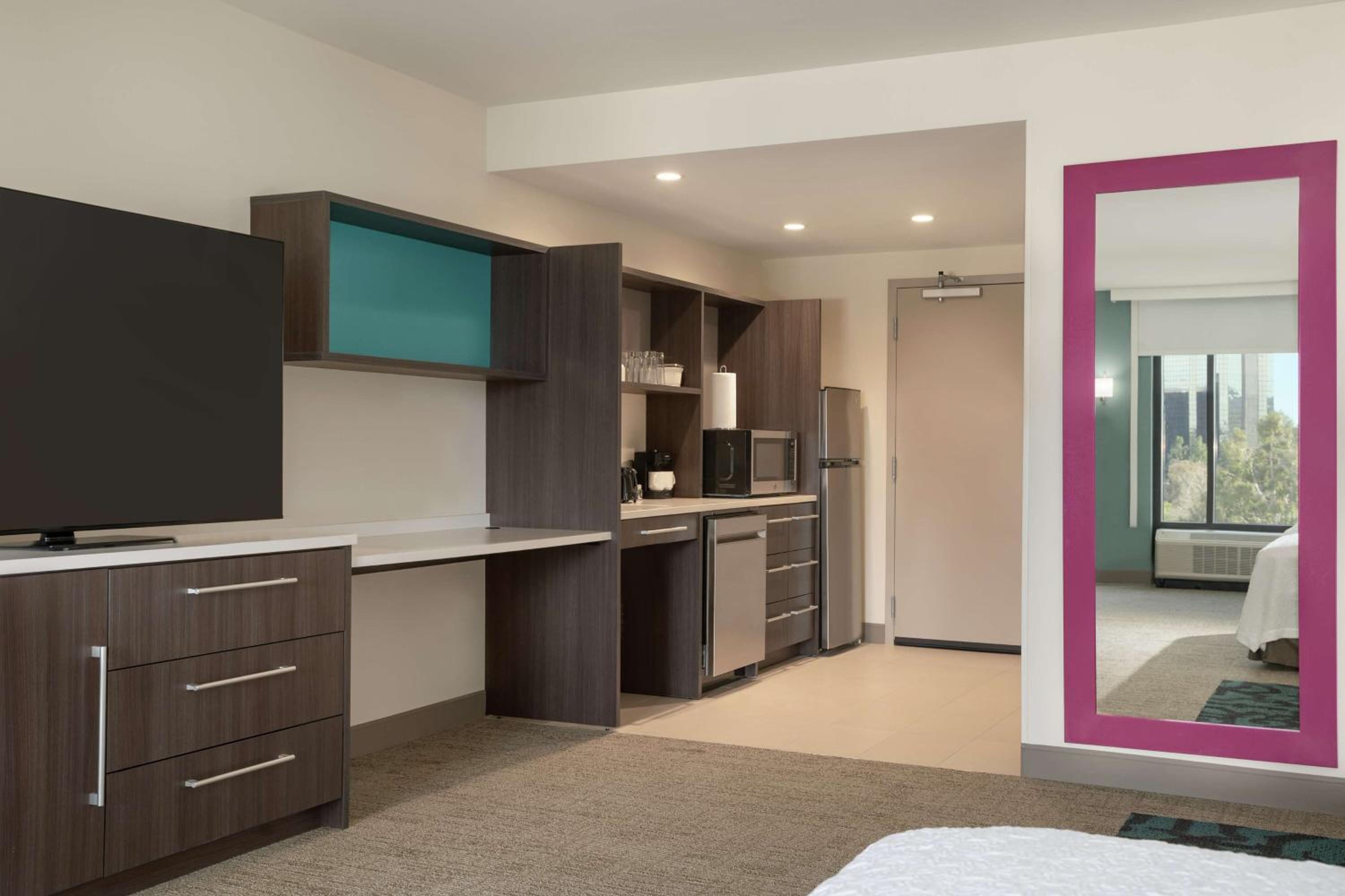One-Bedroom King Suite - Hearing Accessible - Photo 1