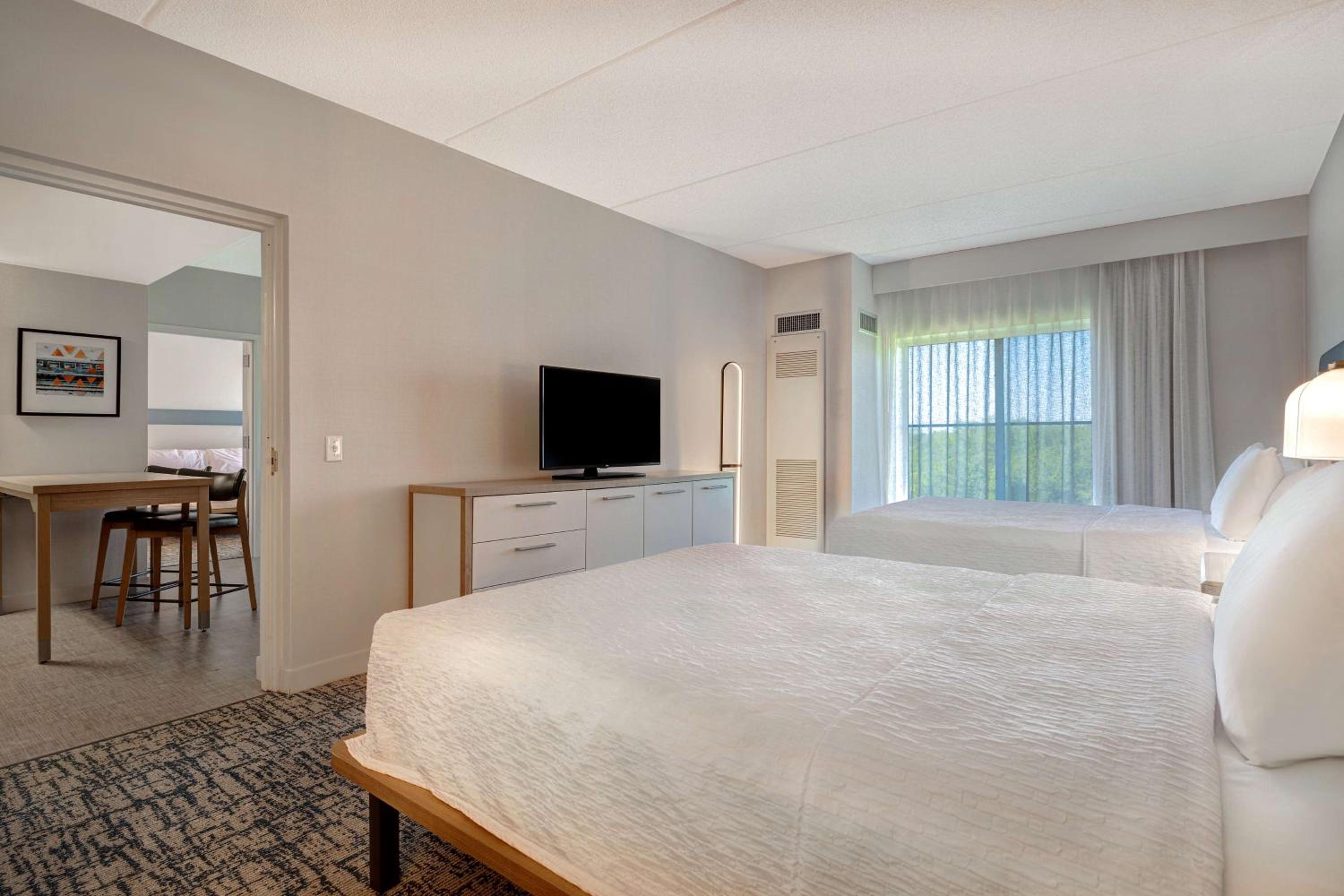 Two Bedroom Suite - Photo 6